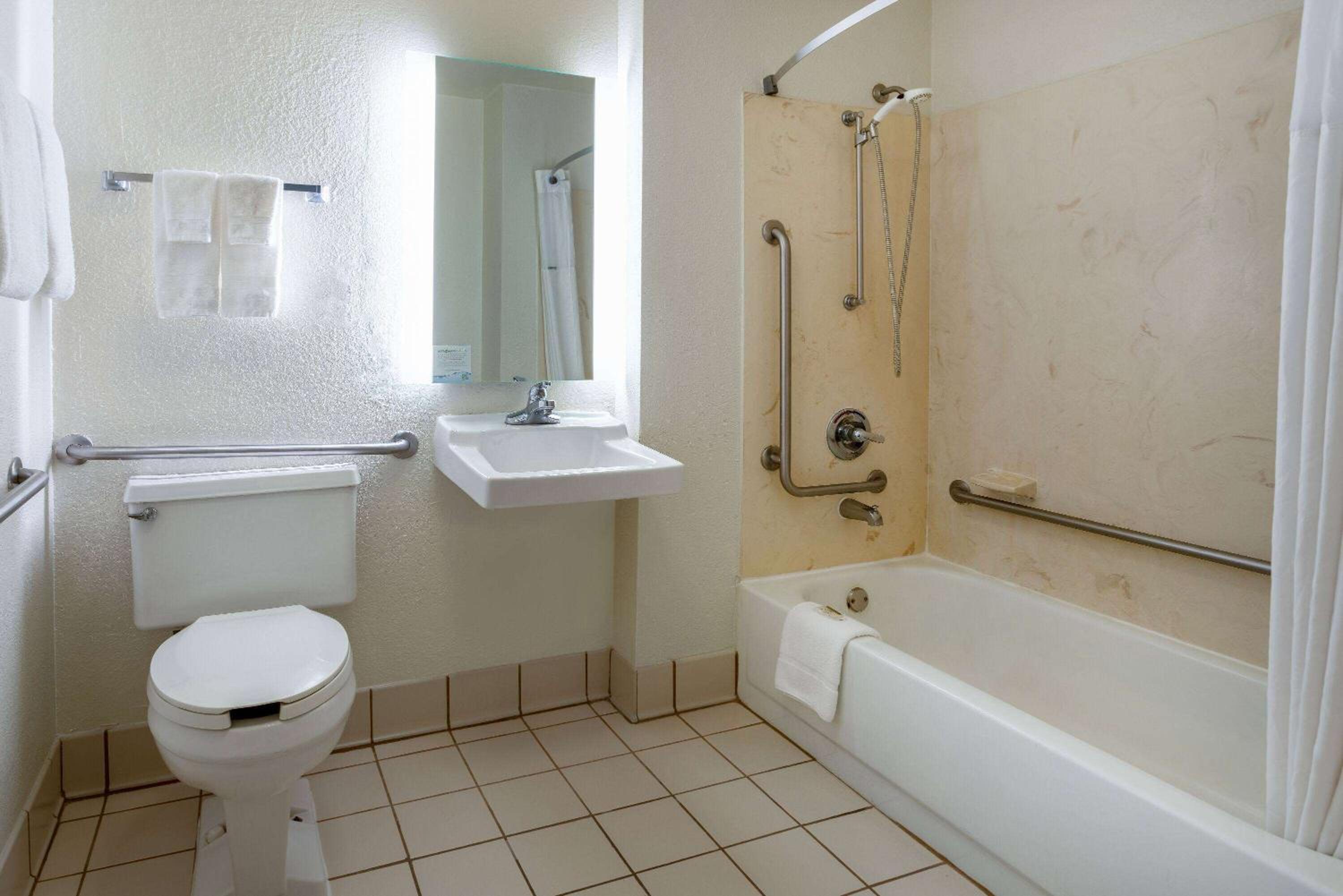 Beaufort Vacations - Hotel Carolina A Days Inn by Wyndham - Property Image 4