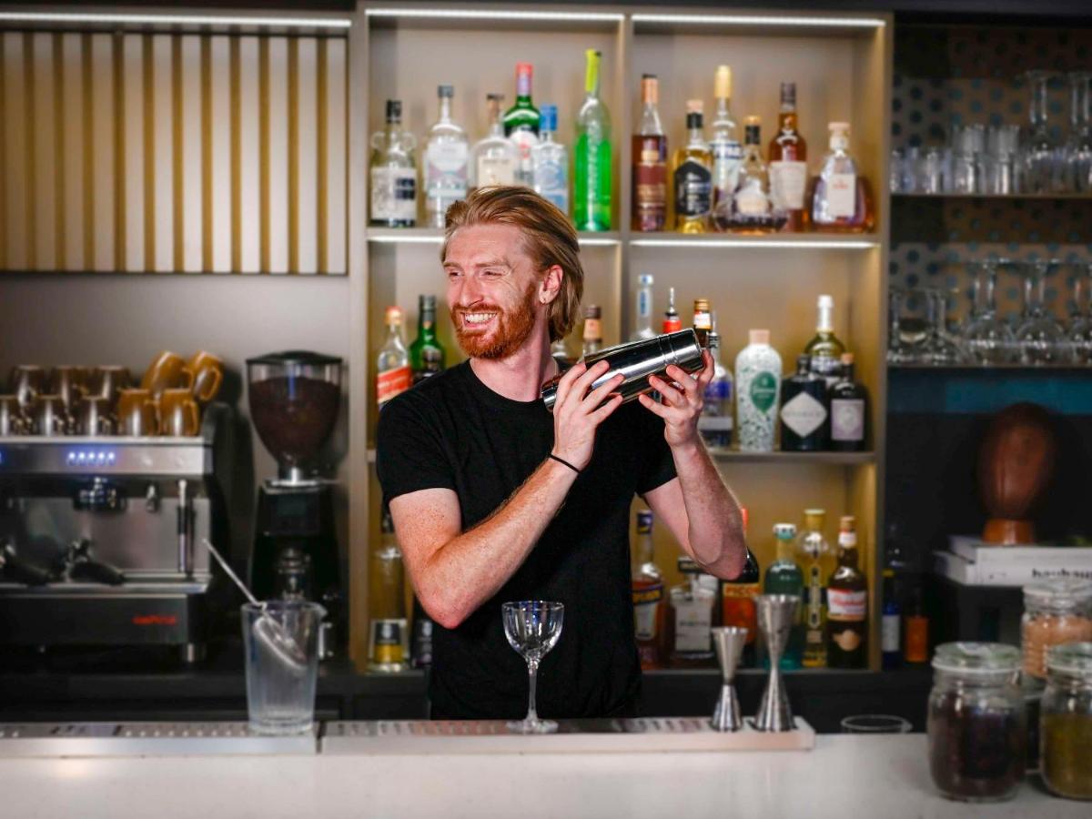 bar