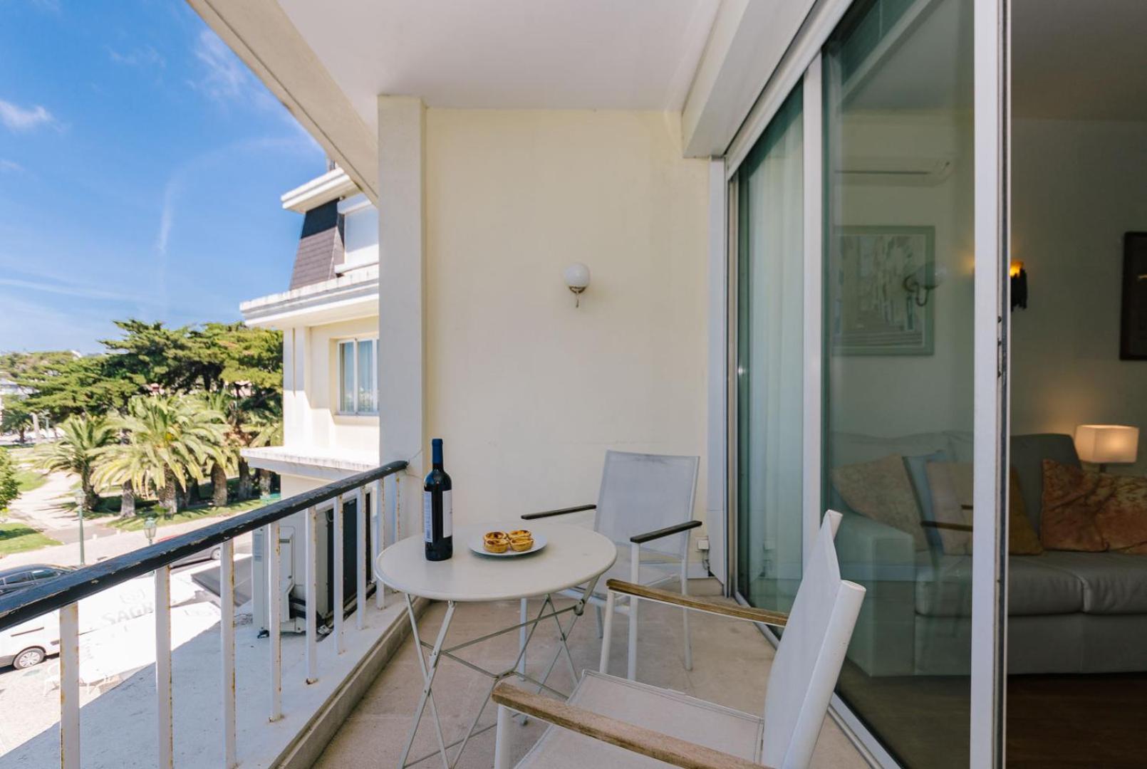 Rent4Rest Estoril Beachfront Apartments