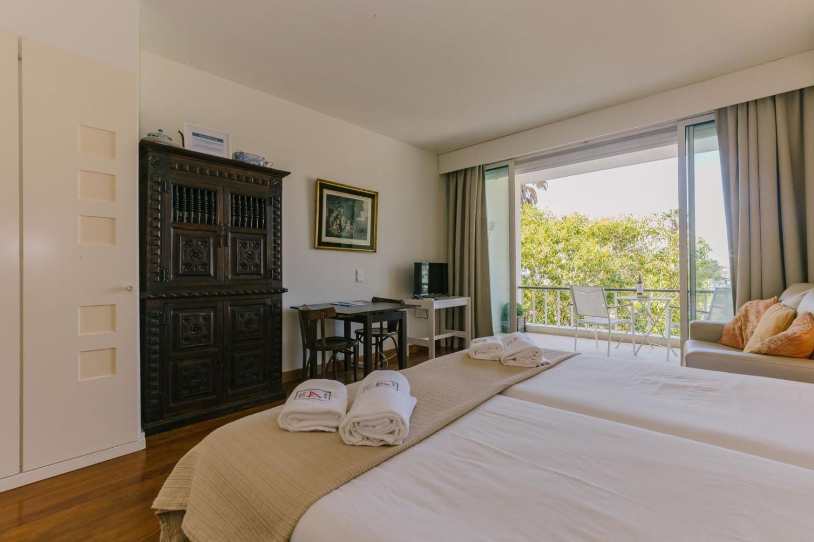 Rent4Rest Estoril Beachfront Apartments