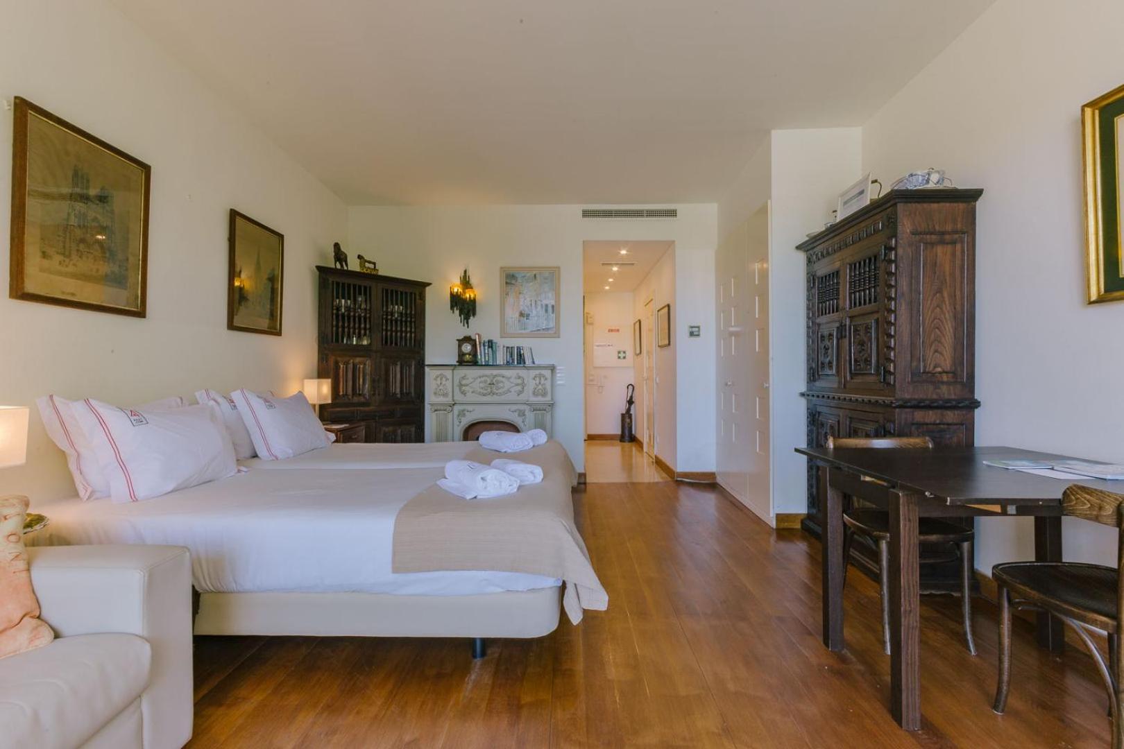 Rent4Rest Estoril Beachfront Apartments
