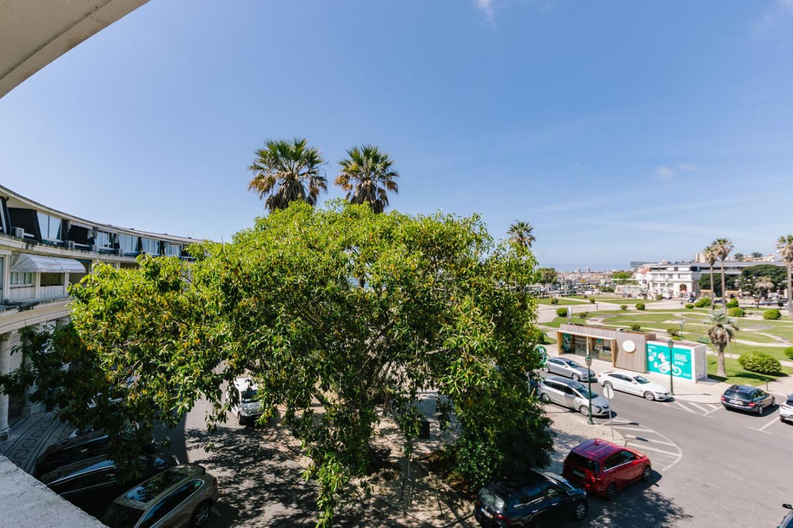 Rent4Rest Estoril Beachfront Apartments