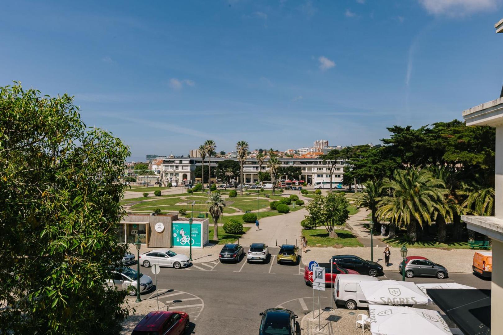 Rent4Rest Estoril Beachfront Apartments