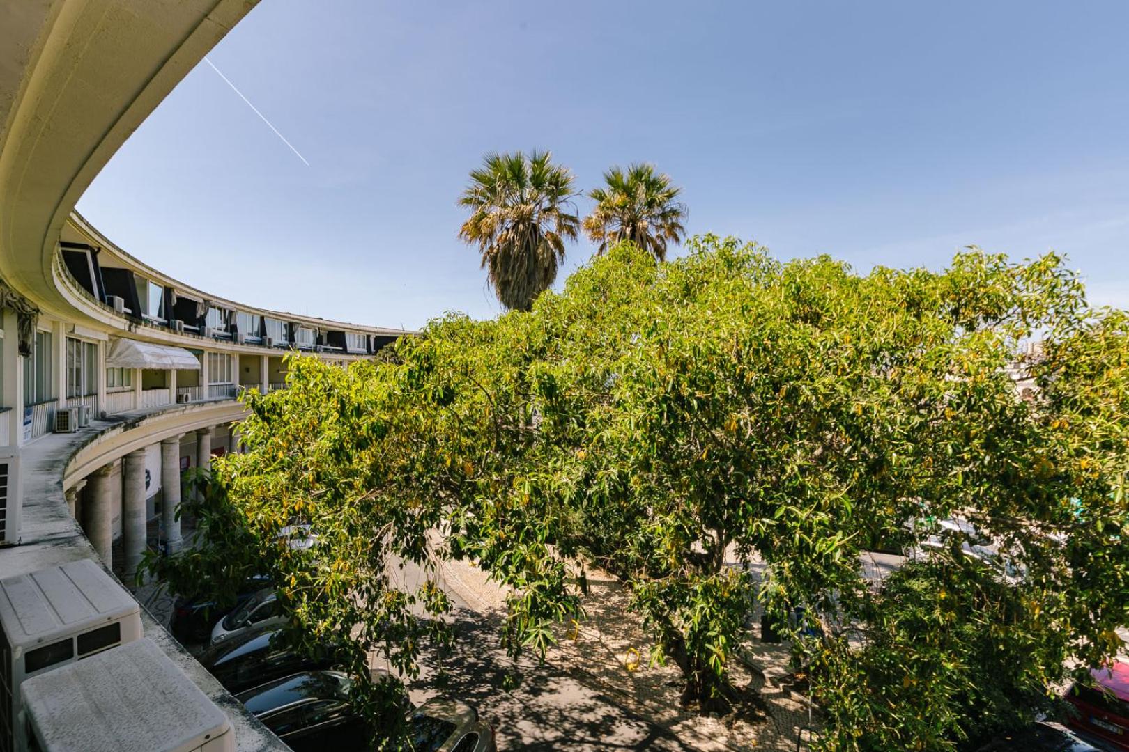 Rent4Rest Estoril Beachfront Apartments
