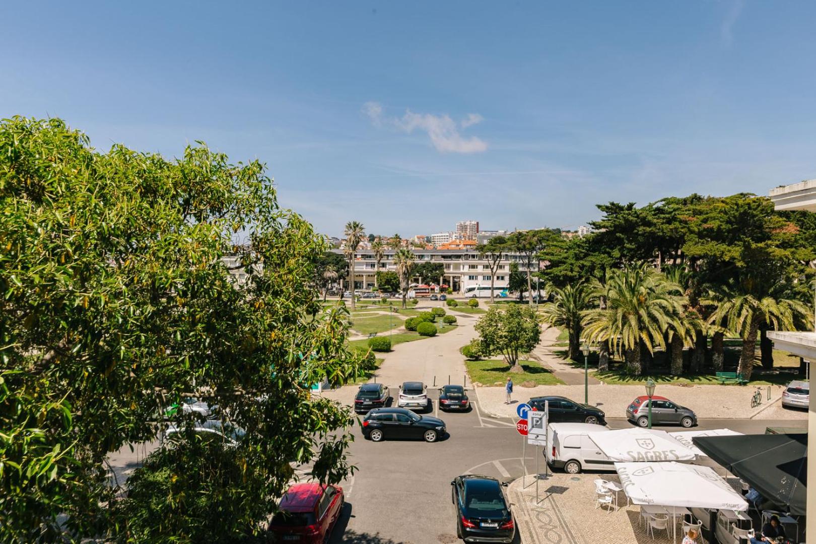 Rent4Rest Estoril Beachfront Apartments