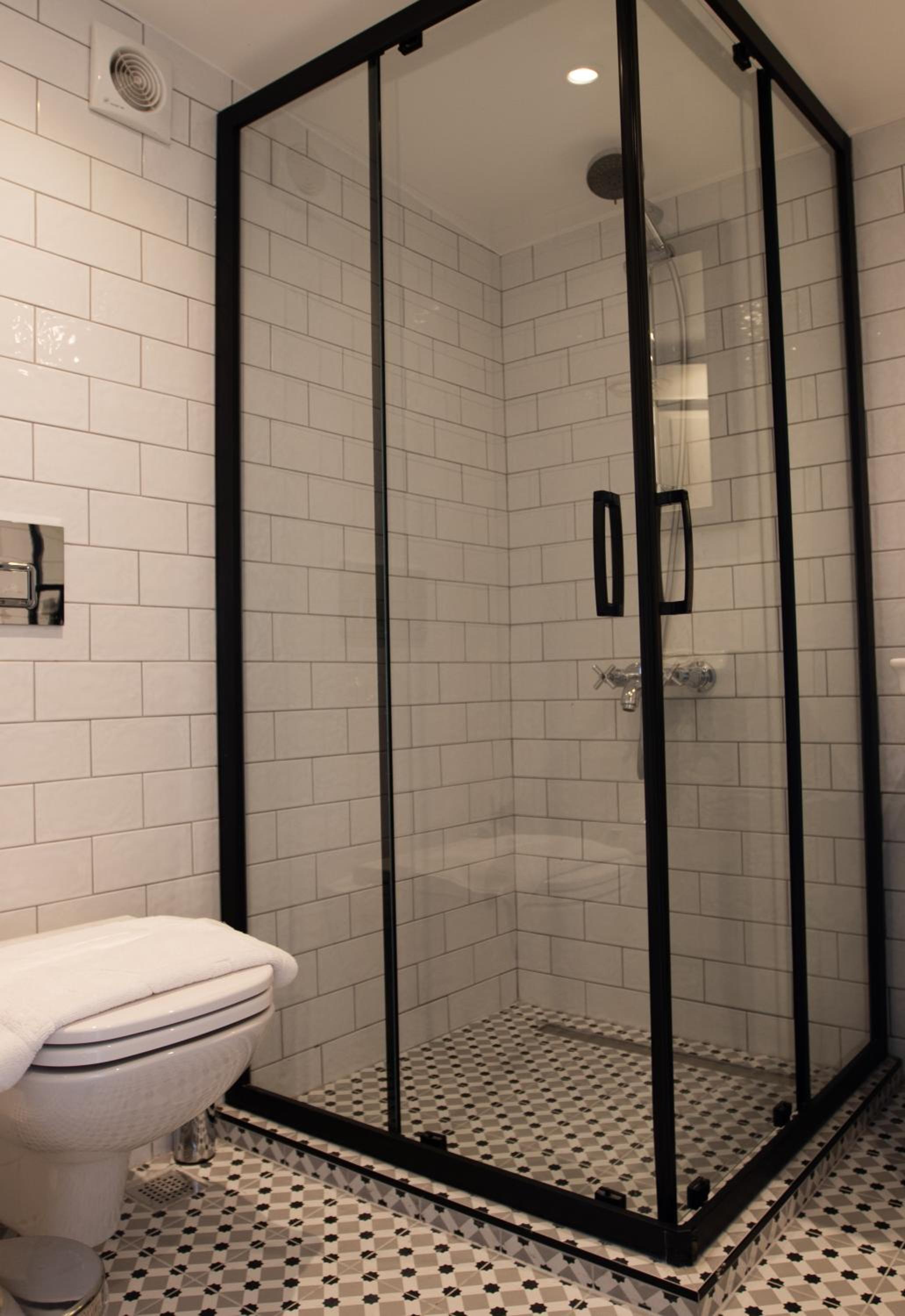 Louis Rooms - Image 28