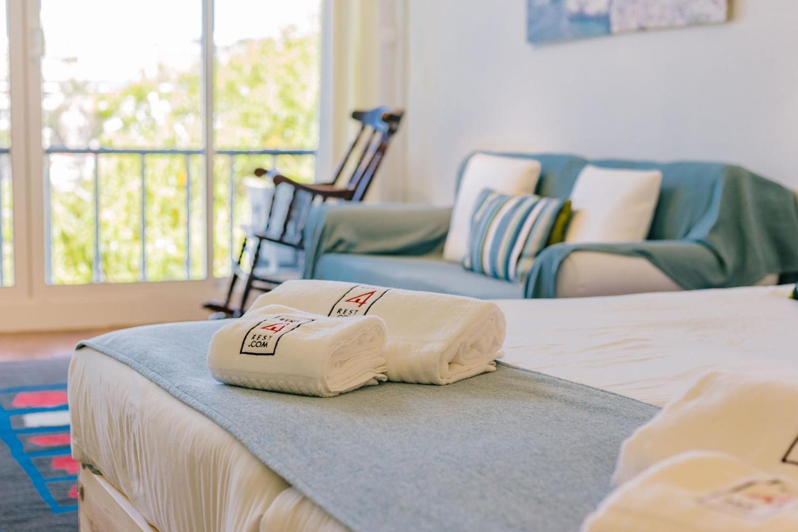 Rent4Rest Estoril Beachfront Apartments