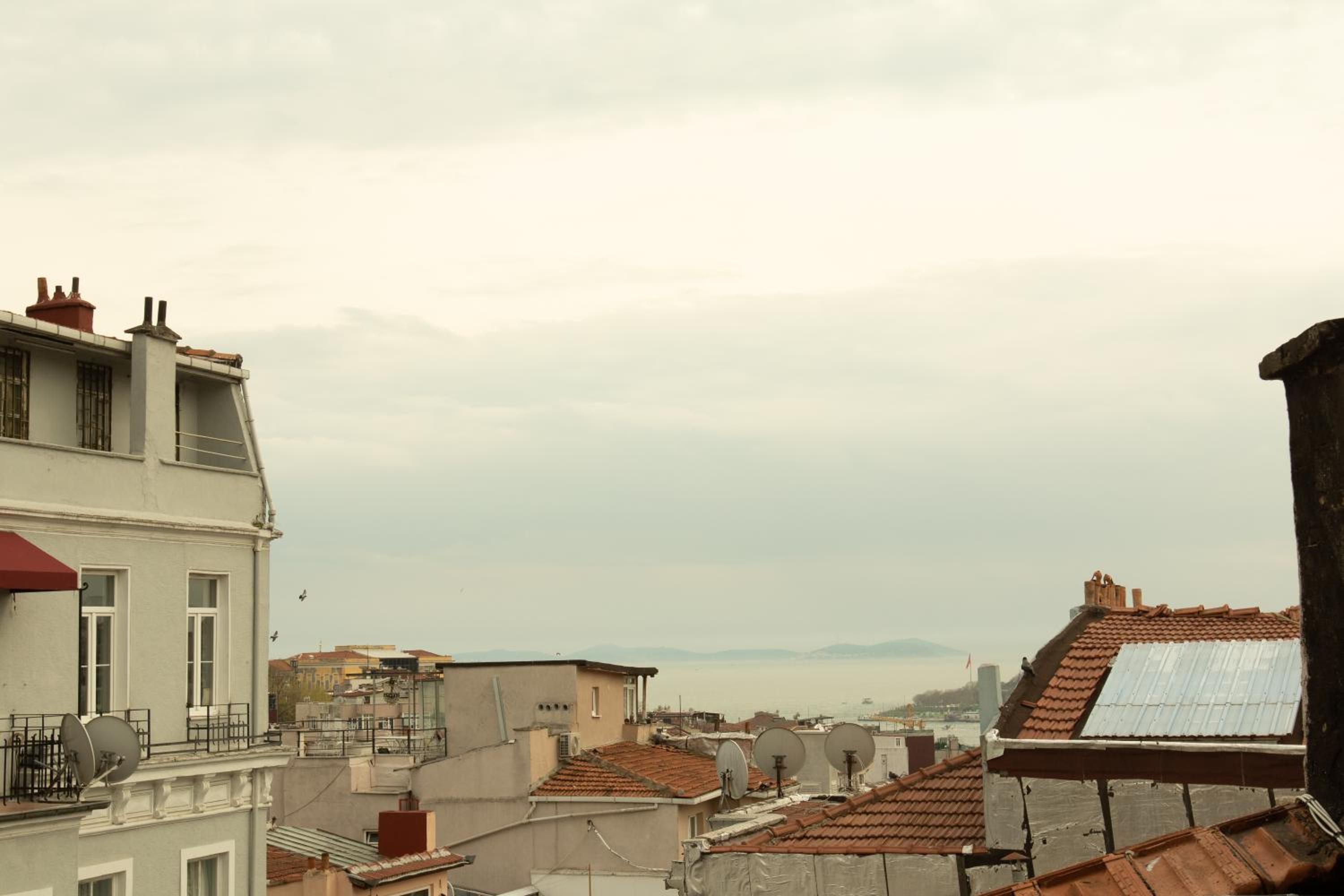 Louis Rooms - Image 33