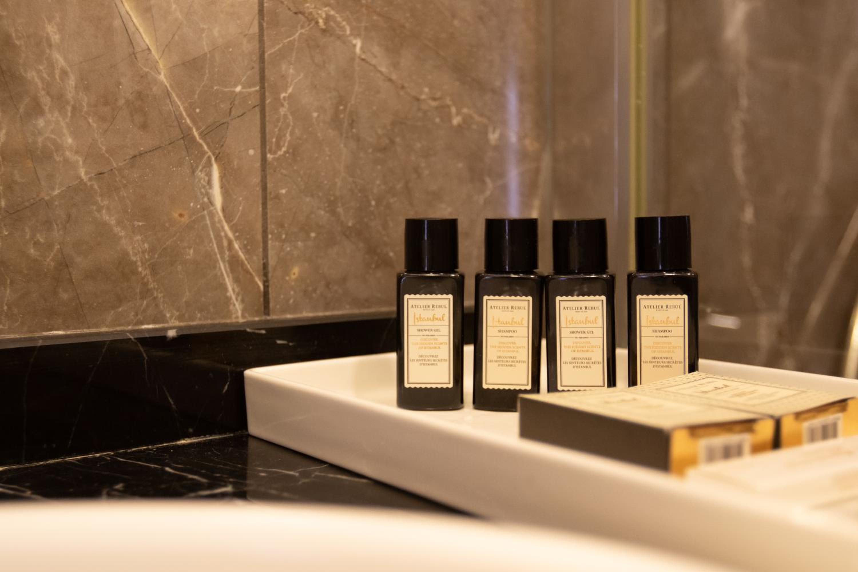 Louis Rooms - Image 37