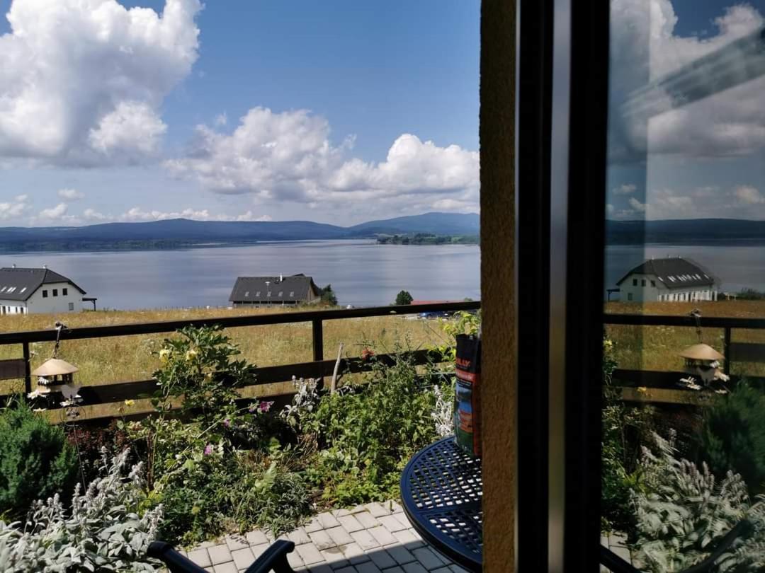 Apartmán s terasou a výhledem na jezero Lipno