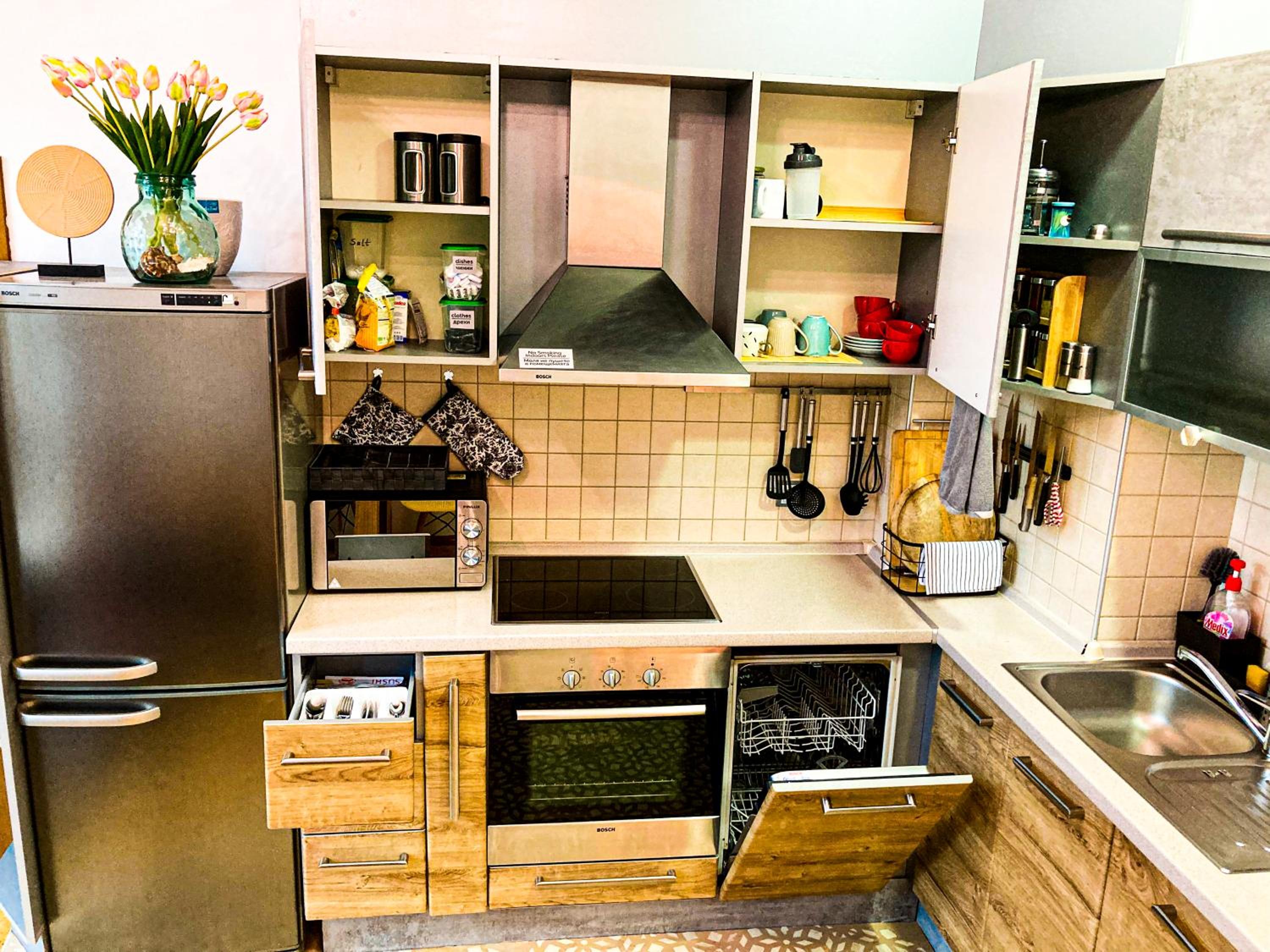 Two Bedroom Apartment - Alexandrovska - Top Location - Central Bus, Train and Marine Stations, next to Sea Garden and Beach