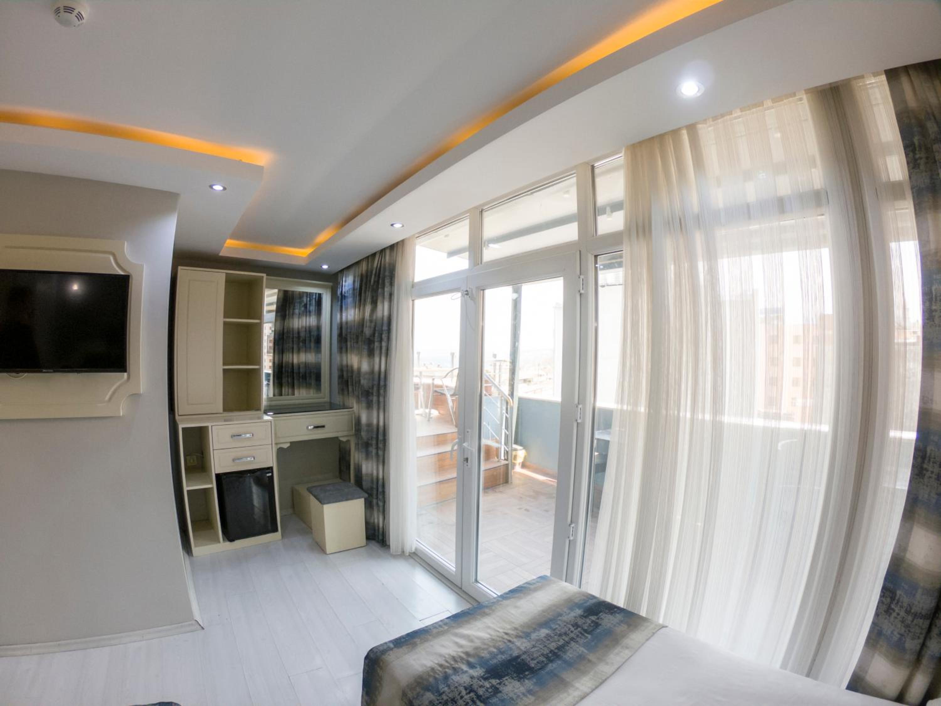 Crowned Plus Otel - Image 28