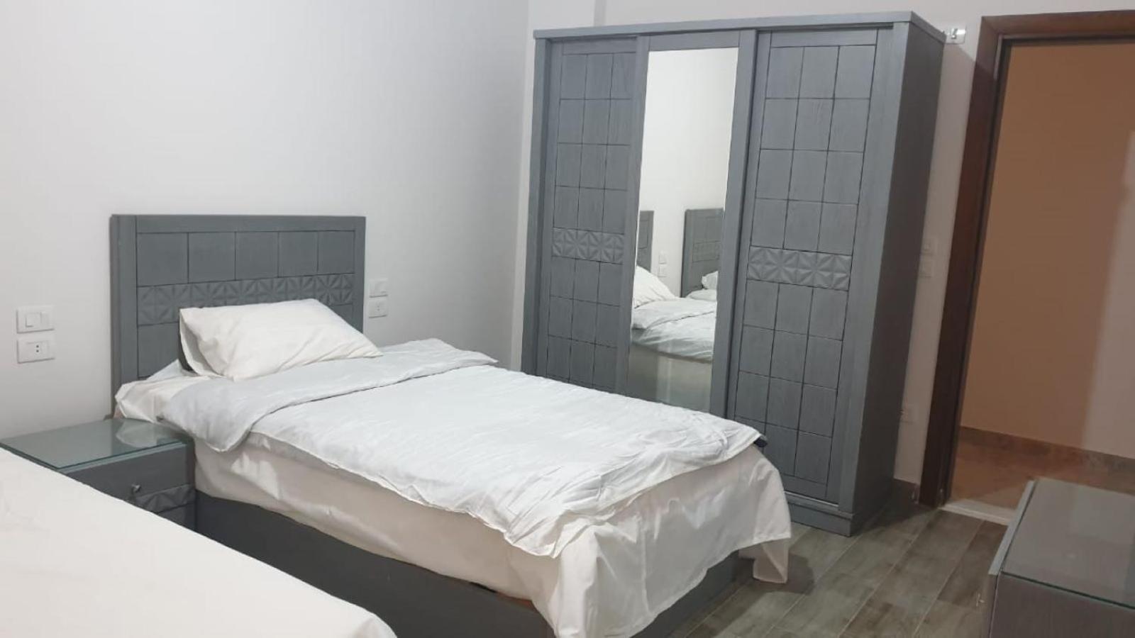 Beautiful semi villa with private entrance in Sheikh Zayed- villa queen