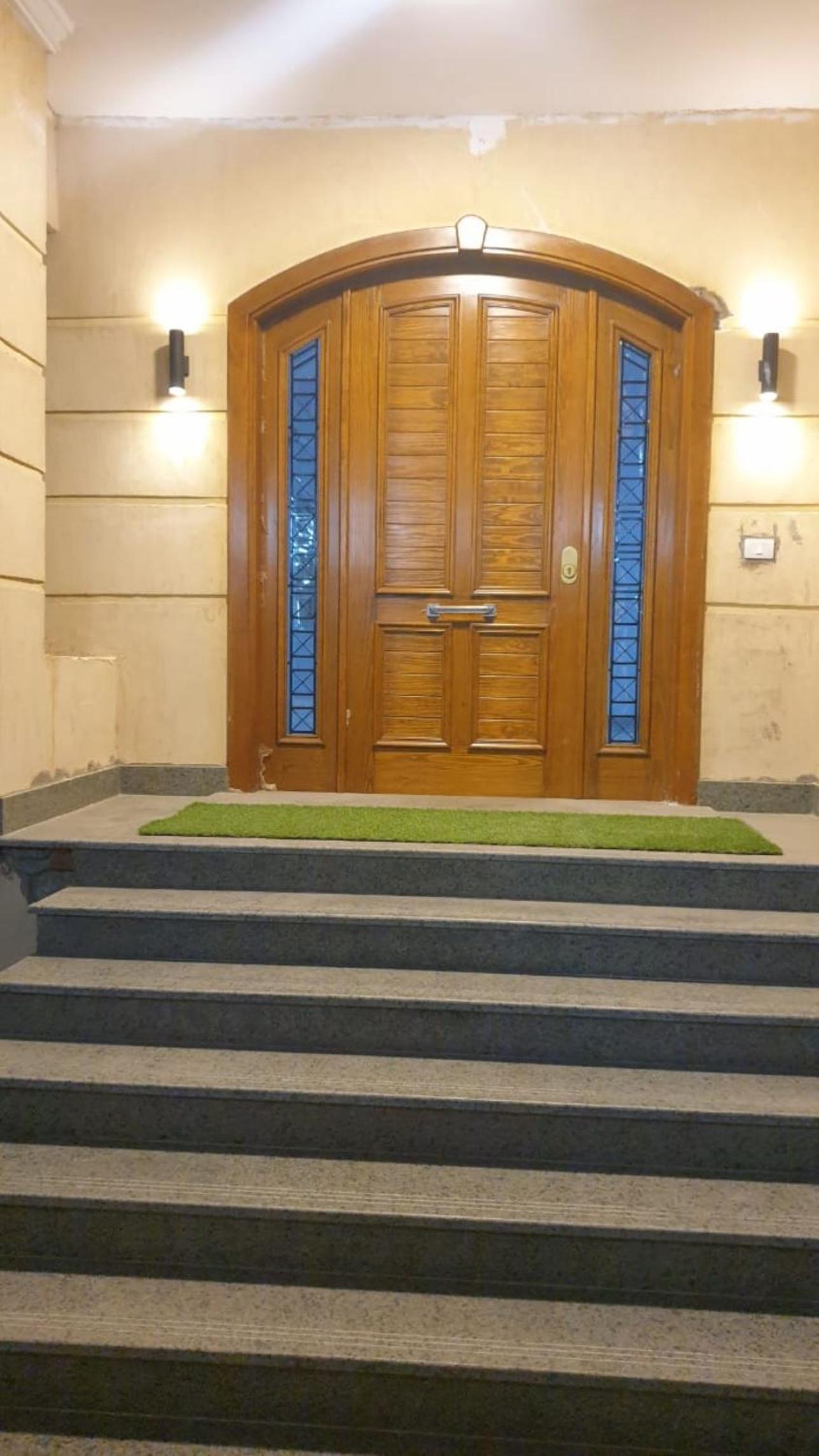 Beautiful semi villa with private entrance in Sheikh Zayed- villa queen