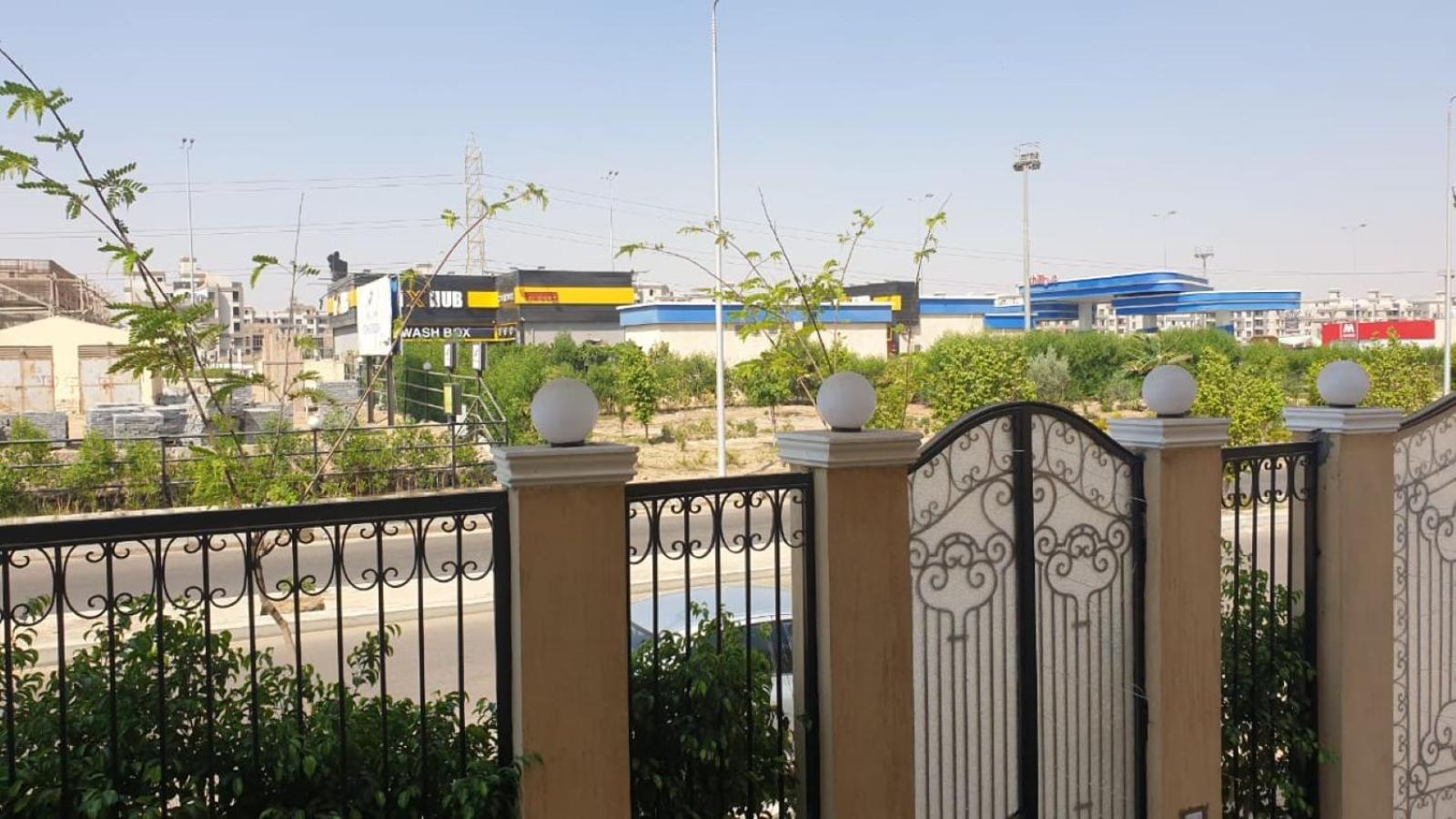 Beautiful semi villa with private entrance in Sheikh Zayed- villa queen