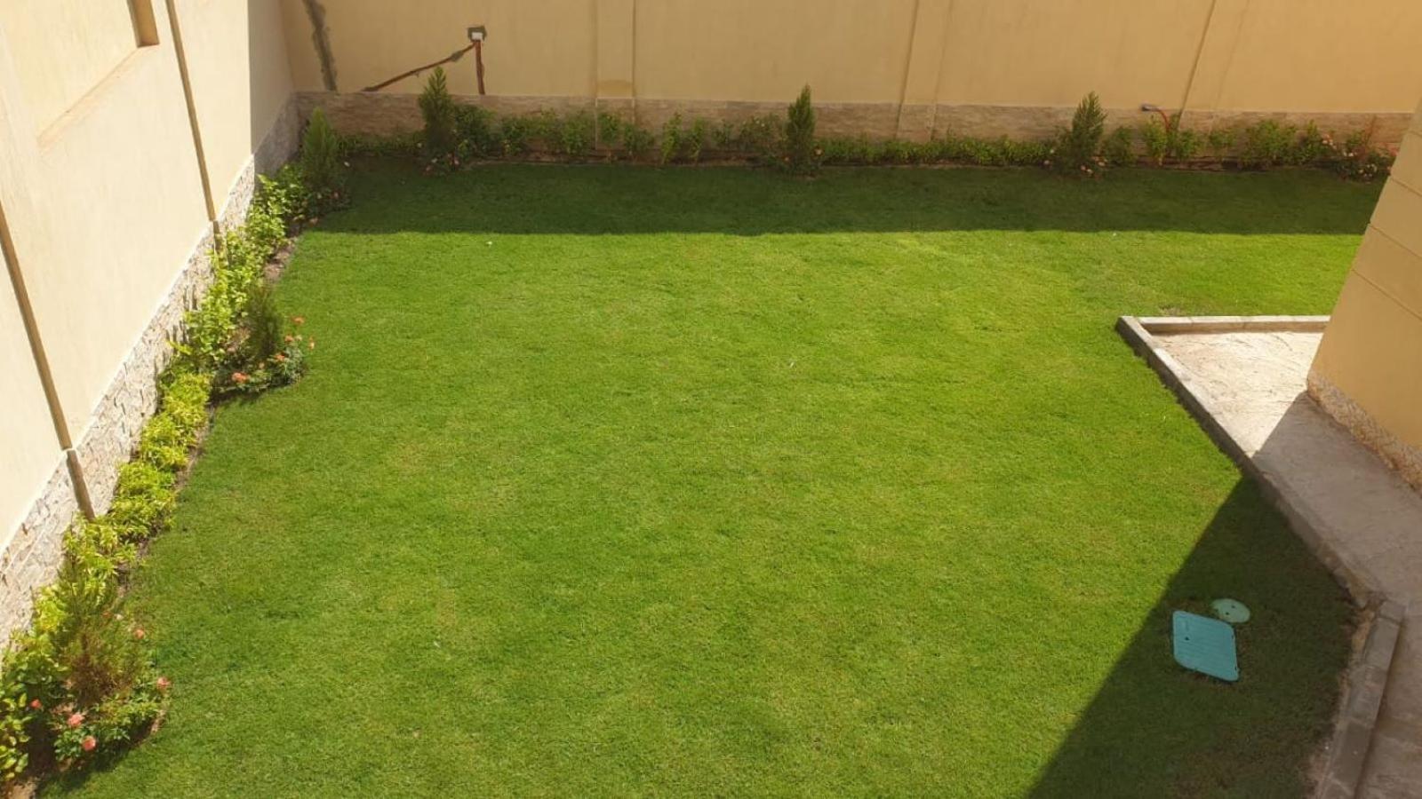 Beautiful semi villa with private entrance in Sheikh Zayed- villa queen