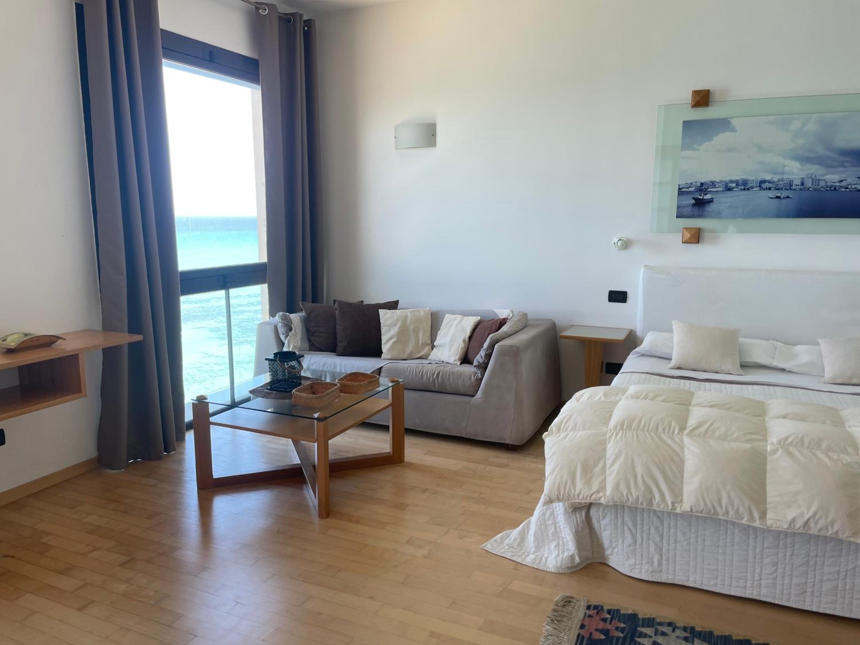 Garibaldi en Trapani — hotel room