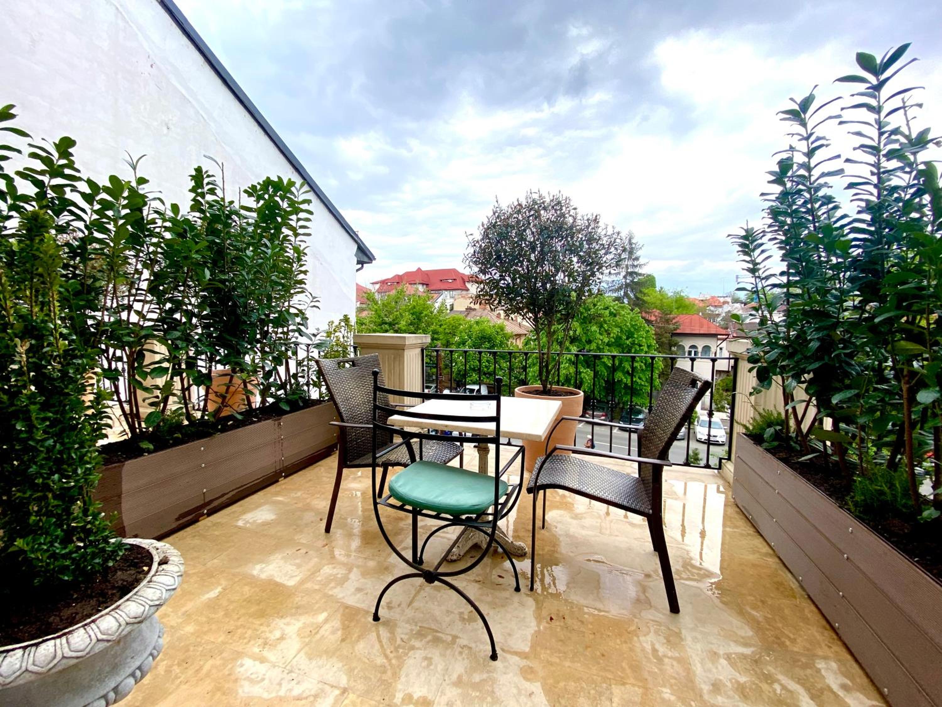 Arc de Triomphe Studios view 5
