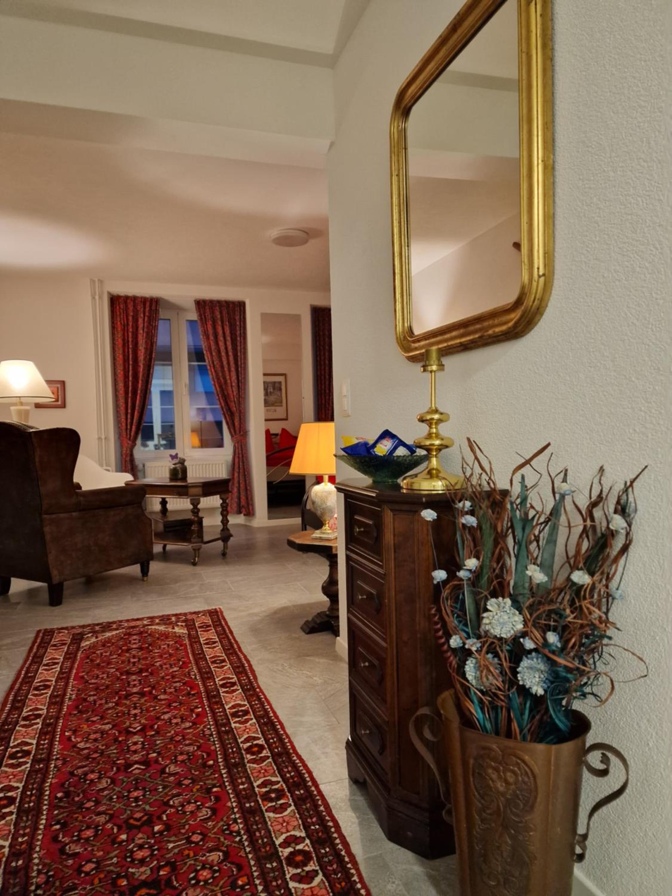 Bastis Luxury Studios Central