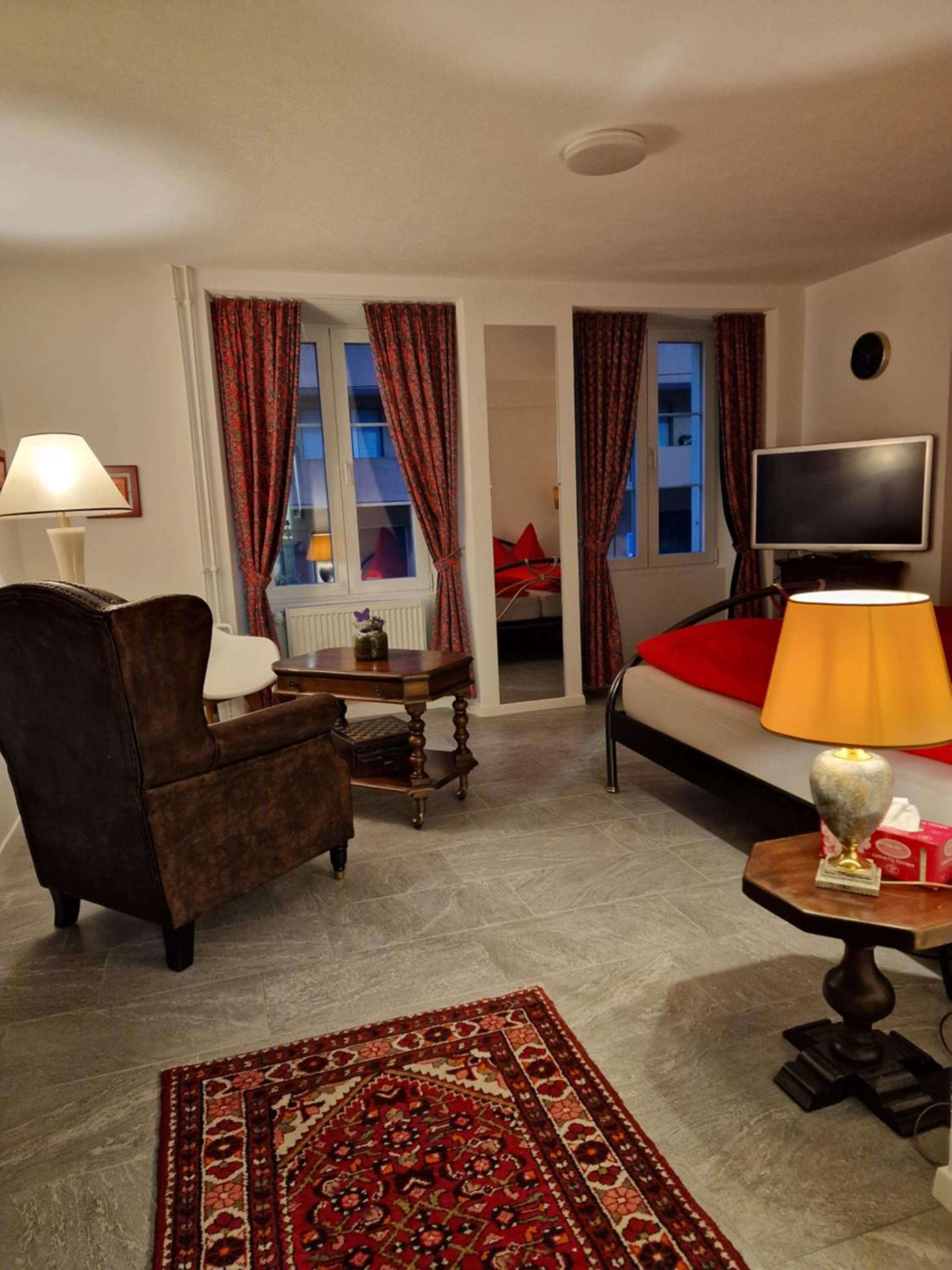 Bastis Luxury Studios Central