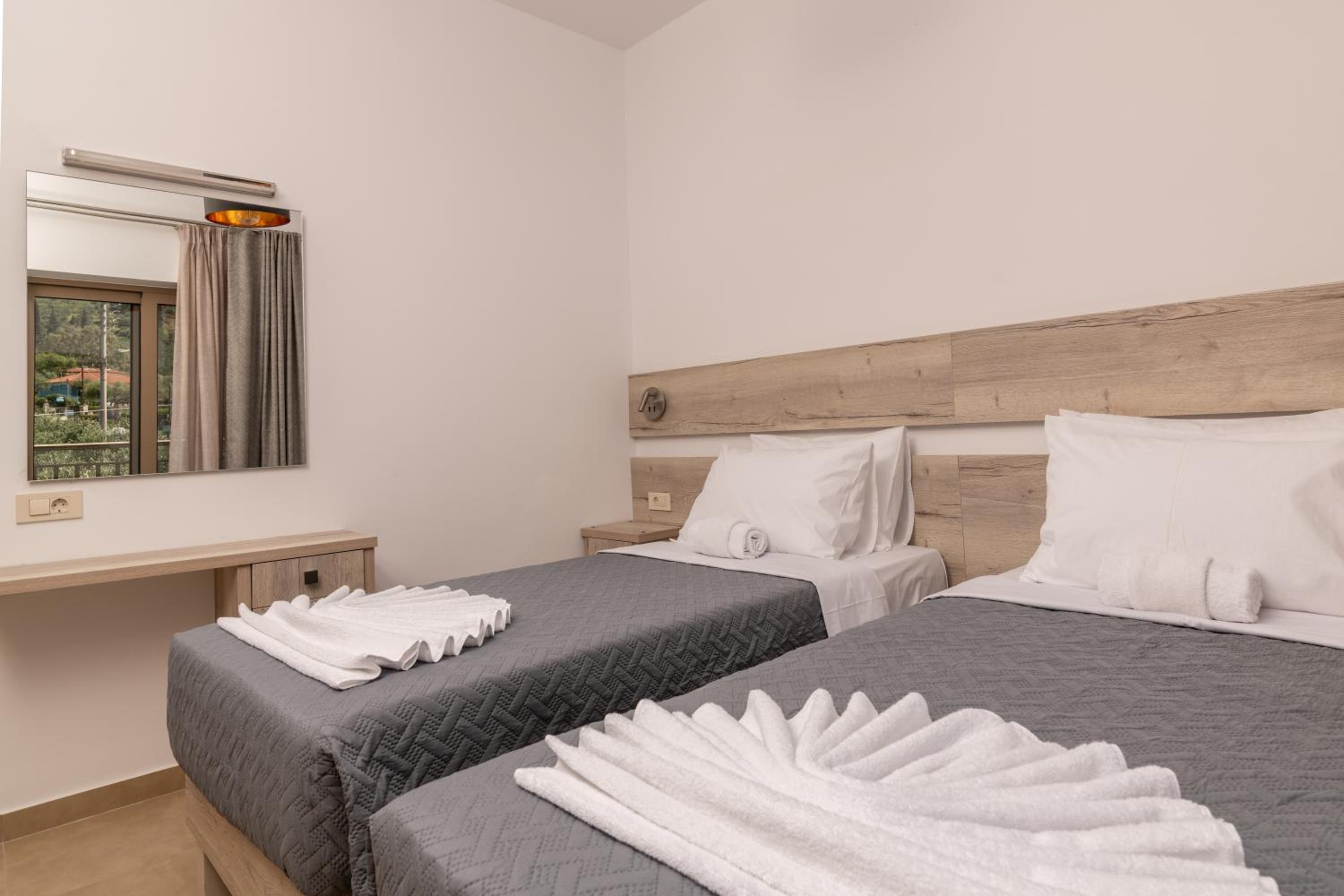 Claudio Stone House photo 5