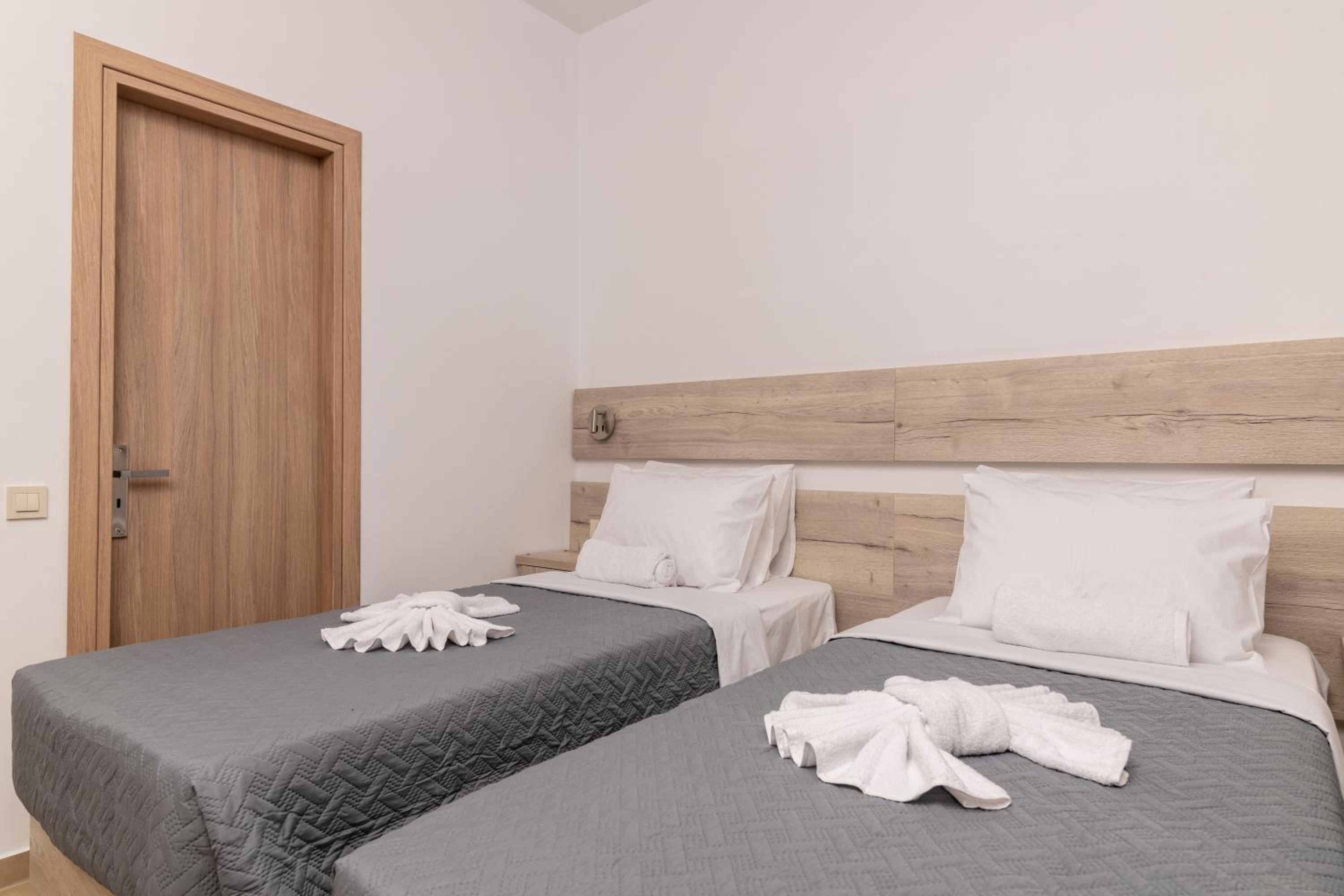 Claudio Stone House photo 3