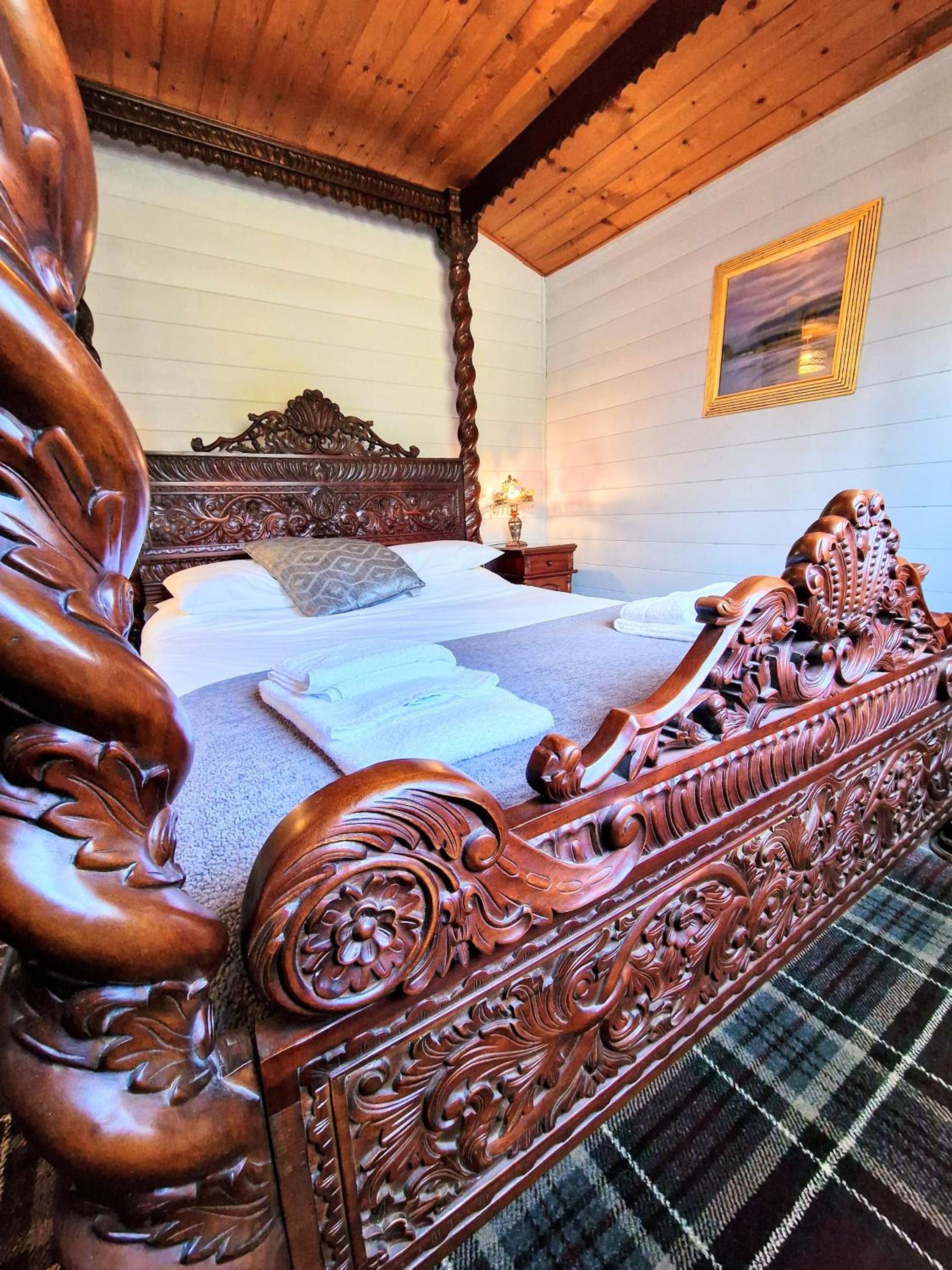 Warminster Vacations - Magpie 2 Hot Tub HuntersMoon-Warminster-Longleat-Wiltshire - Property Image 1