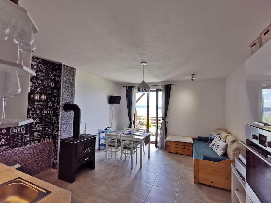 Apartmán s terasou a výhledem na jezero Lipno