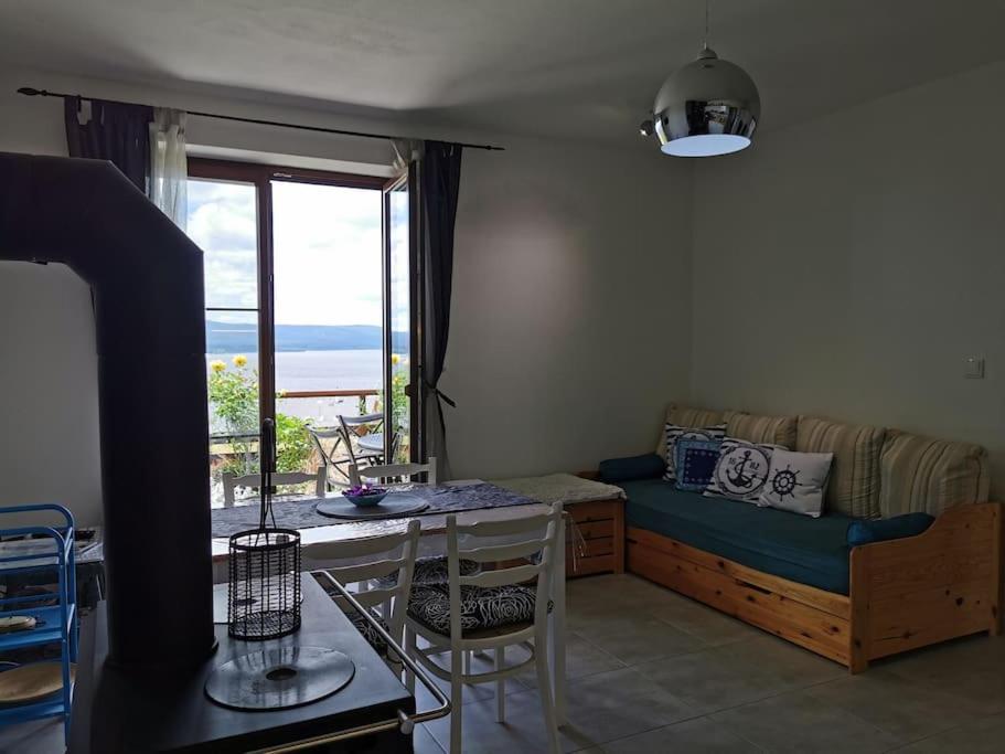 Apartmán s terasou a výhledem na jezero Lipno