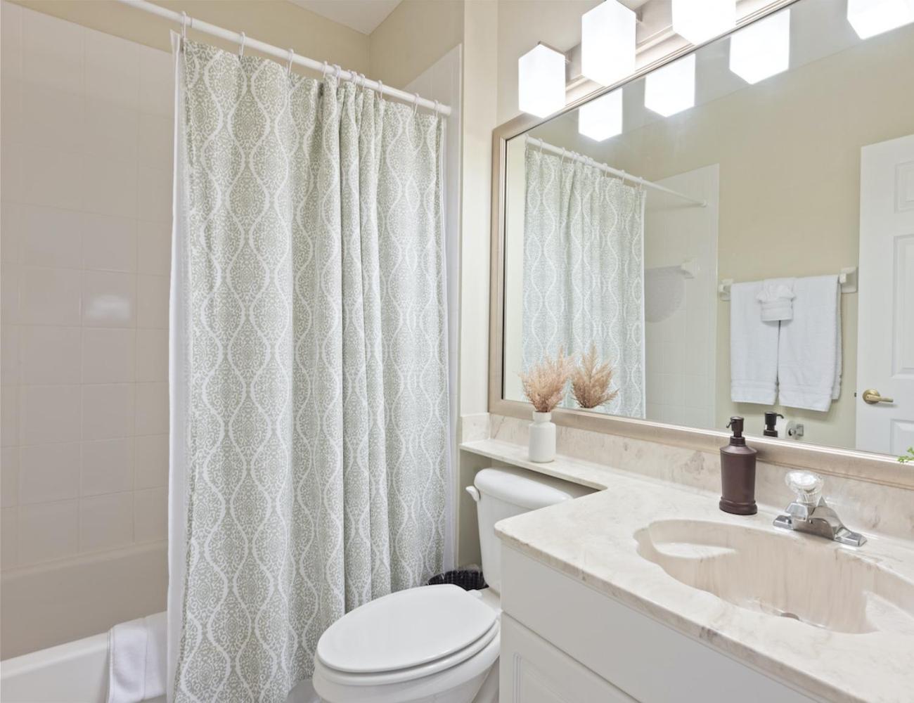 Lely Greenlinks Top Floor - on Golf Course, Minutes from Beaches, Downtown! view 5