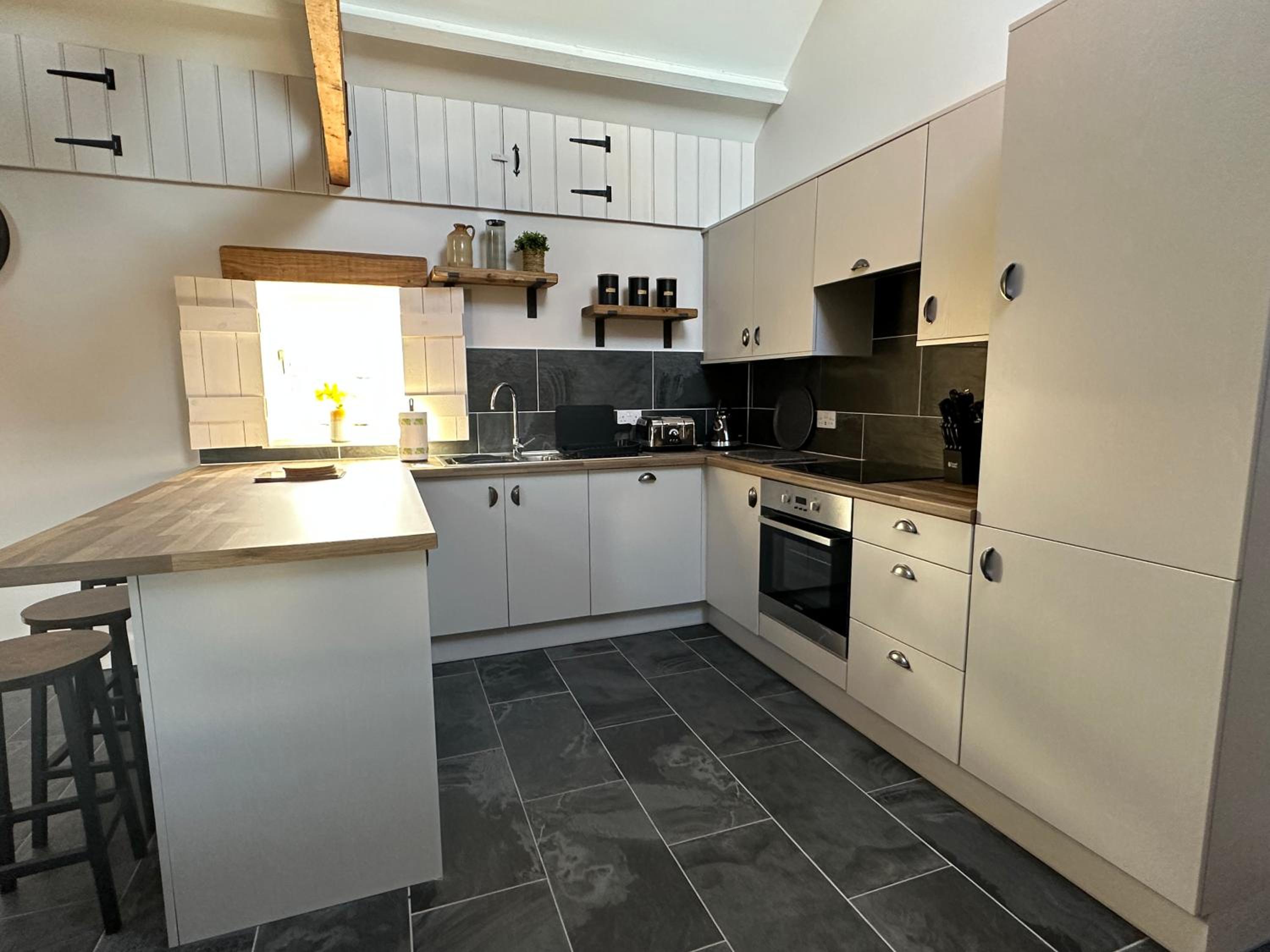 Beudy Howel - beautiful barn conversion with fire pit, close to beaches
