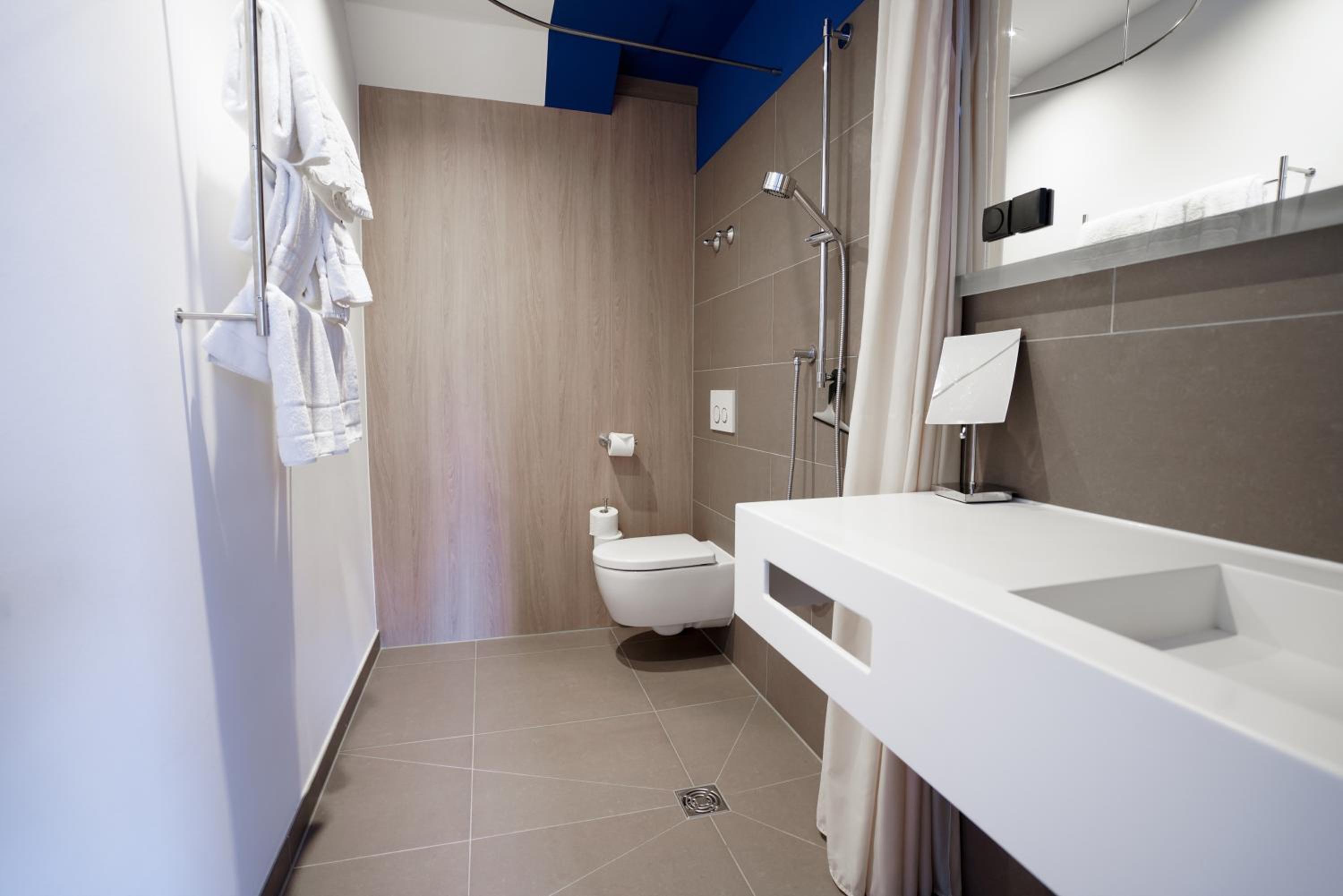 Max Lodging Serviced Apartments