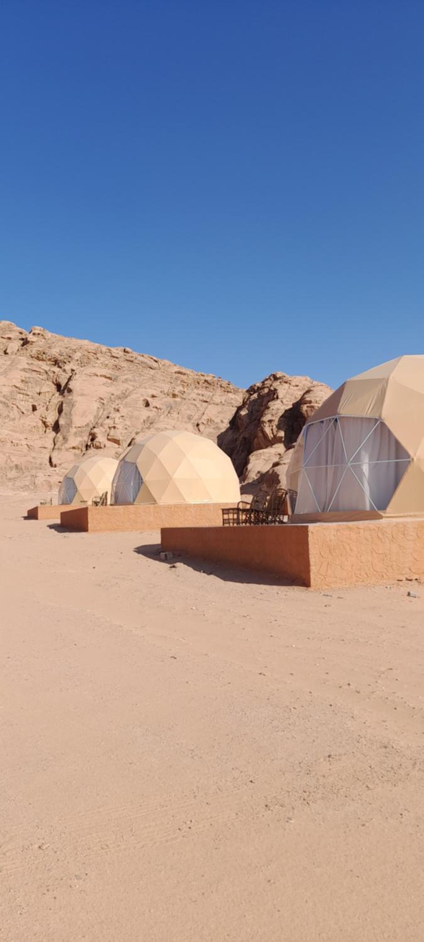 Panorama bubble camp