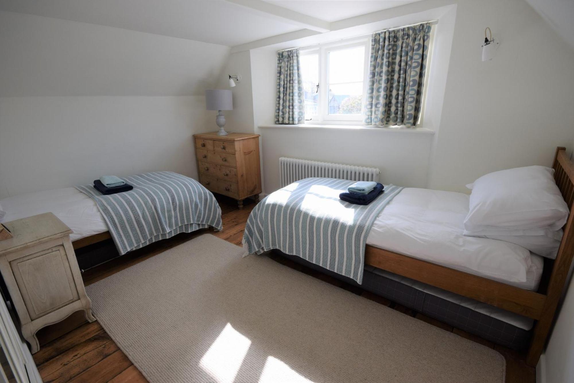 Greystone Cottage - Sea views, short stroll to a beautiful sandy beach view 4