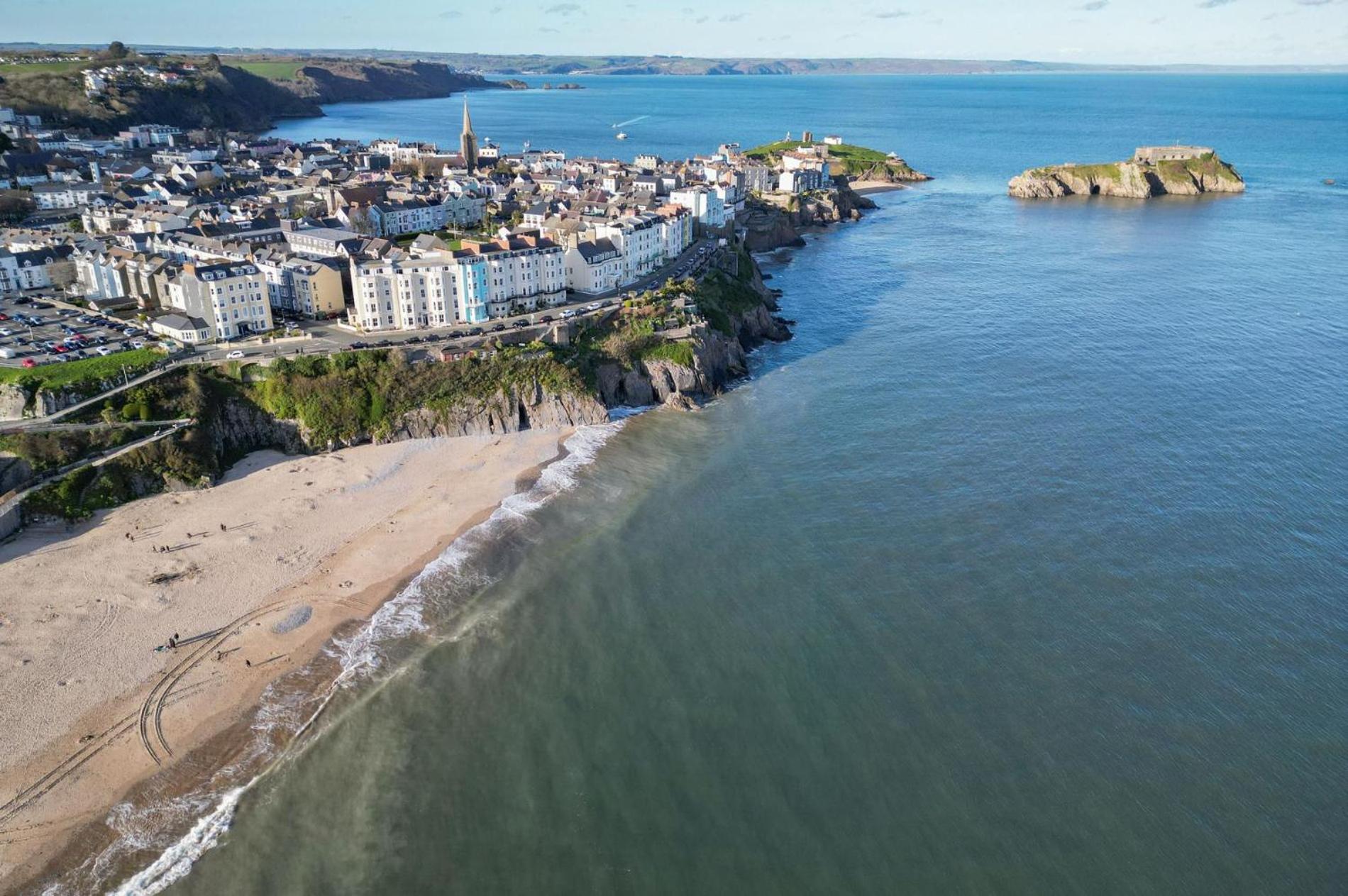 The Cwtch - 2 Bedroom Apartment - Tenby view 2