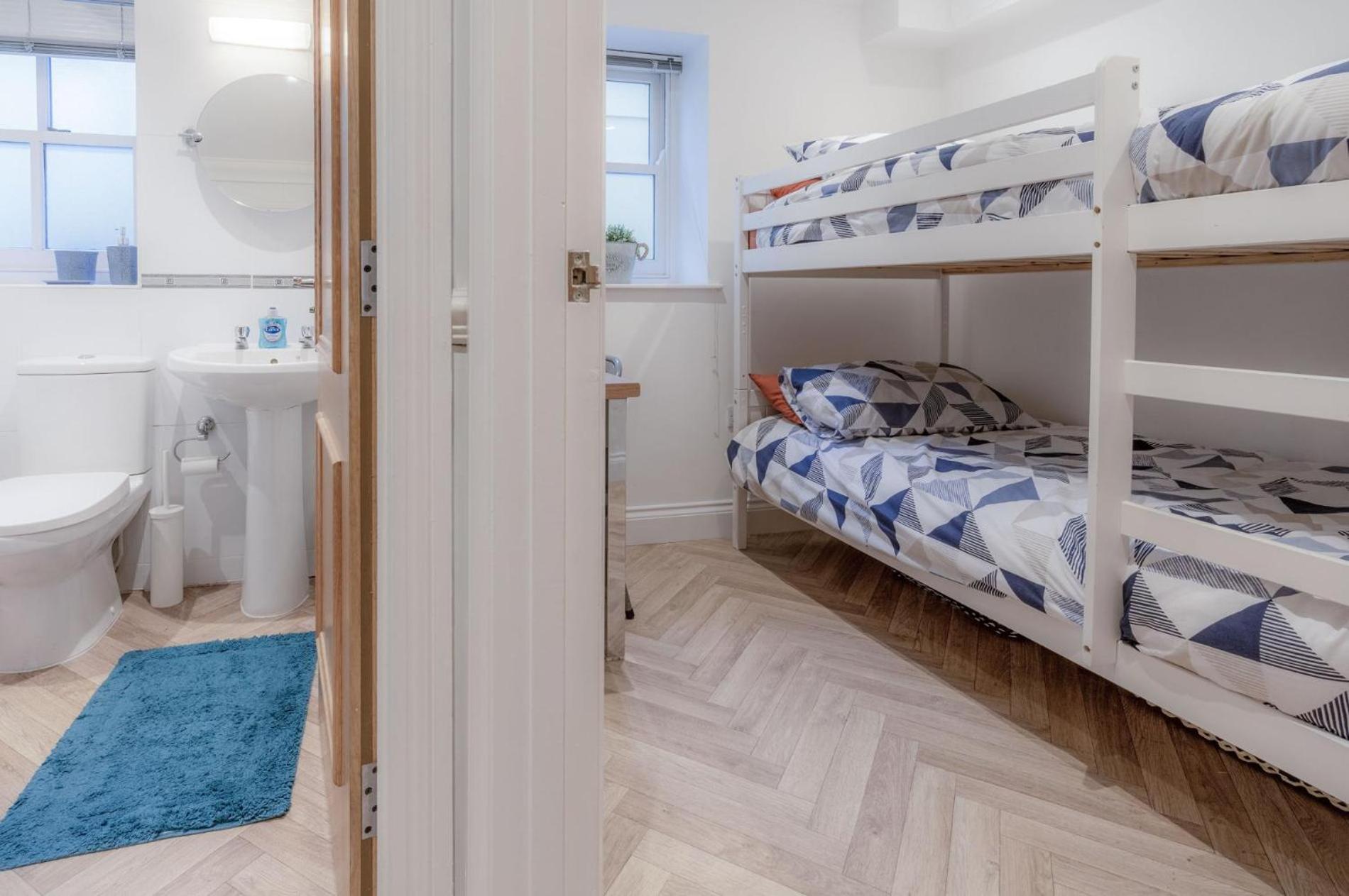 The Cwtch - 2 Bedroom Apartment - Tenby view 4