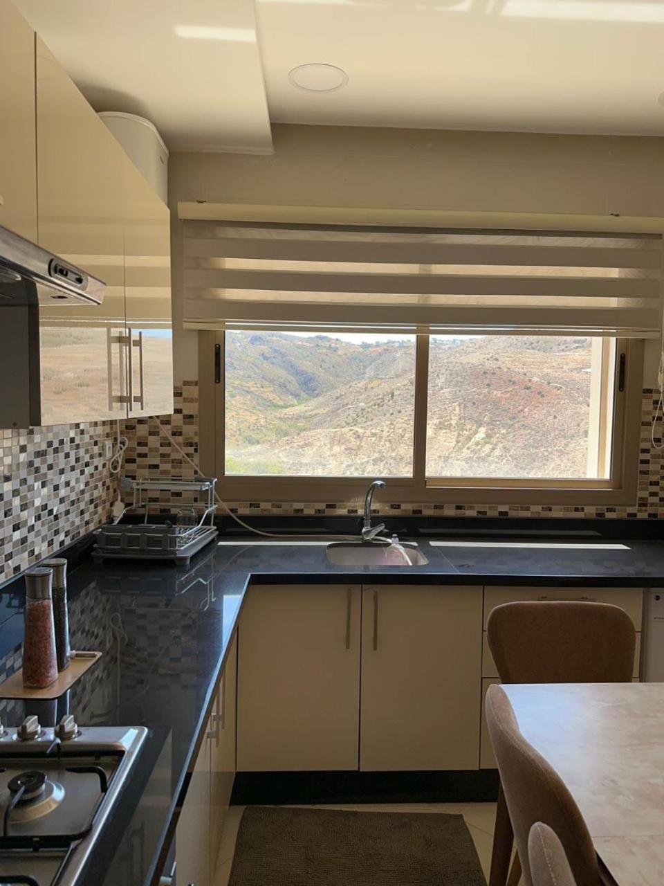 bel appartement équipé et spacieux avec vue magnifique sur mer view 3