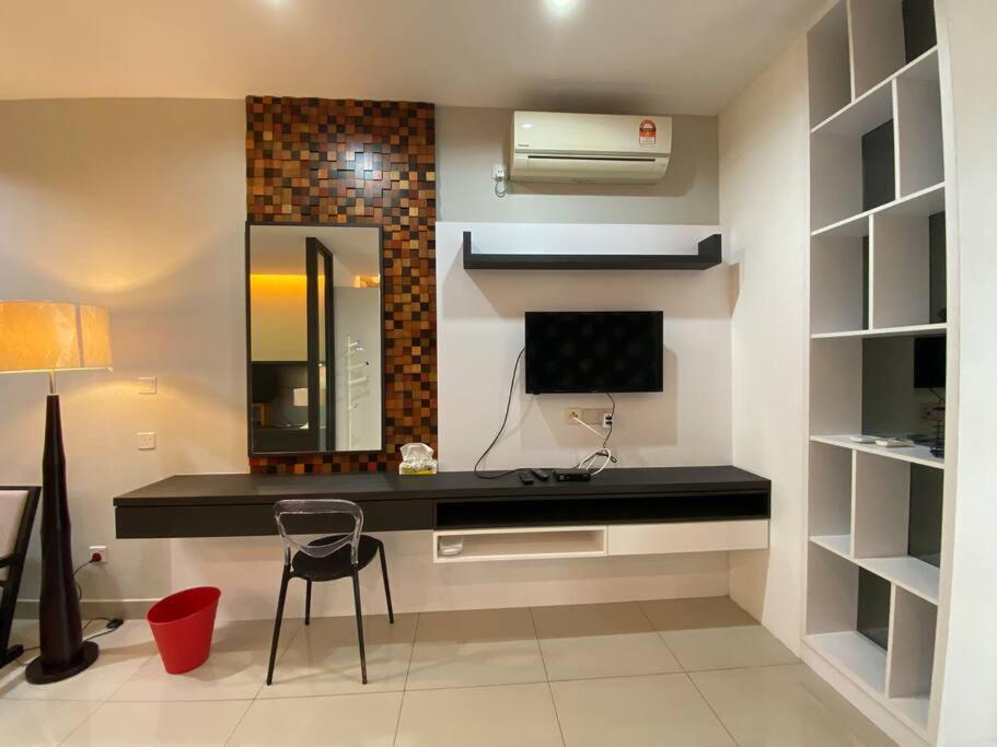 Cozy Twin Galaxy Studio Netflix 4 Pax JB City