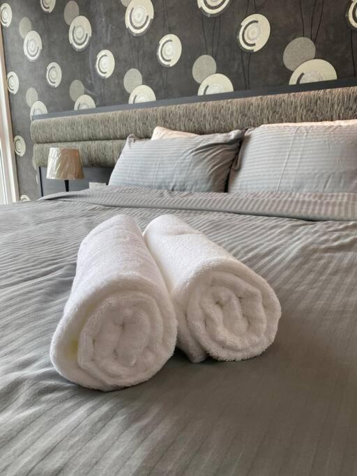 Cozy Twin Galaxy Studio Netflix 4 Pax JB City