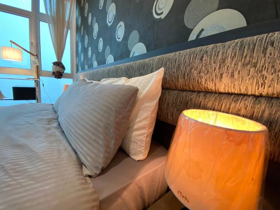 Cozy Twin Galaxy Studio Netflix 4 Pax JB City