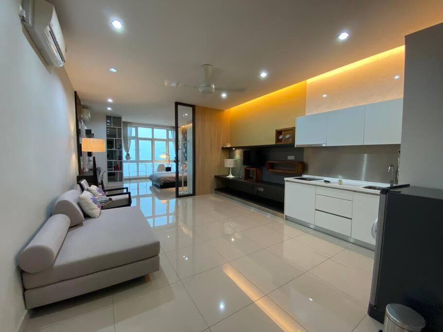 Cozy Twin Galaxy Studio Netflix 4 Pax JB City