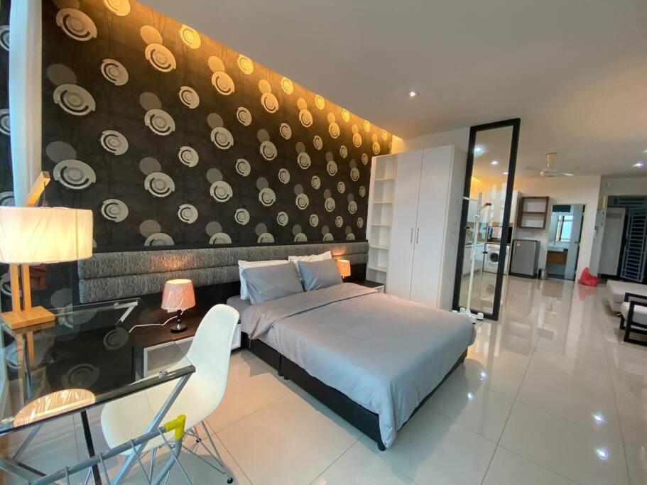 Cozy Twin Galaxy Studio Netflix 4 Pax JB City