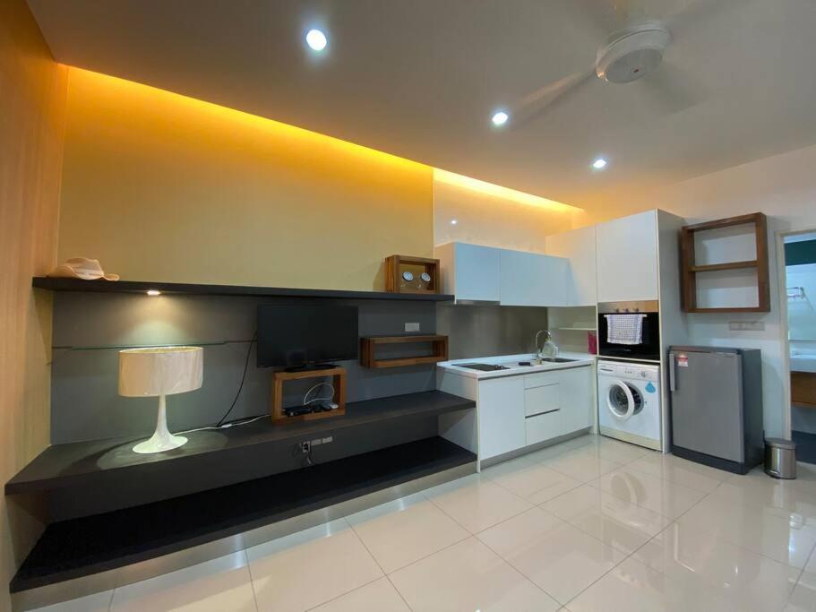 Cozy Twin Galaxy Studio Netflix 4 Pax JB City