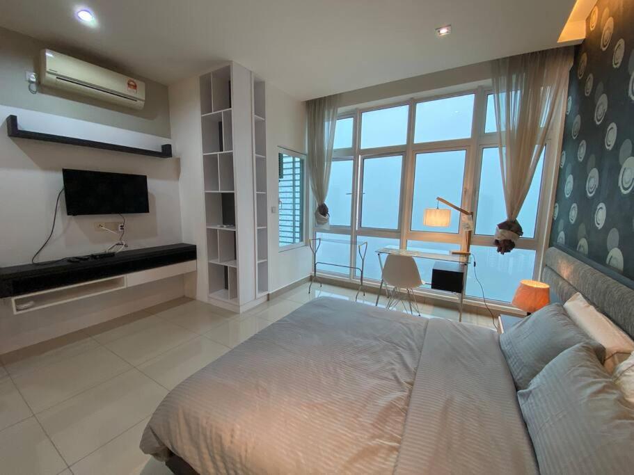 Cozy Twin Galaxy Studio Netflix 4 Pax JB City