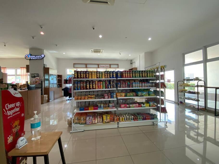 Cozy Twin Galaxy Studio Netflix 4 Pax JB City