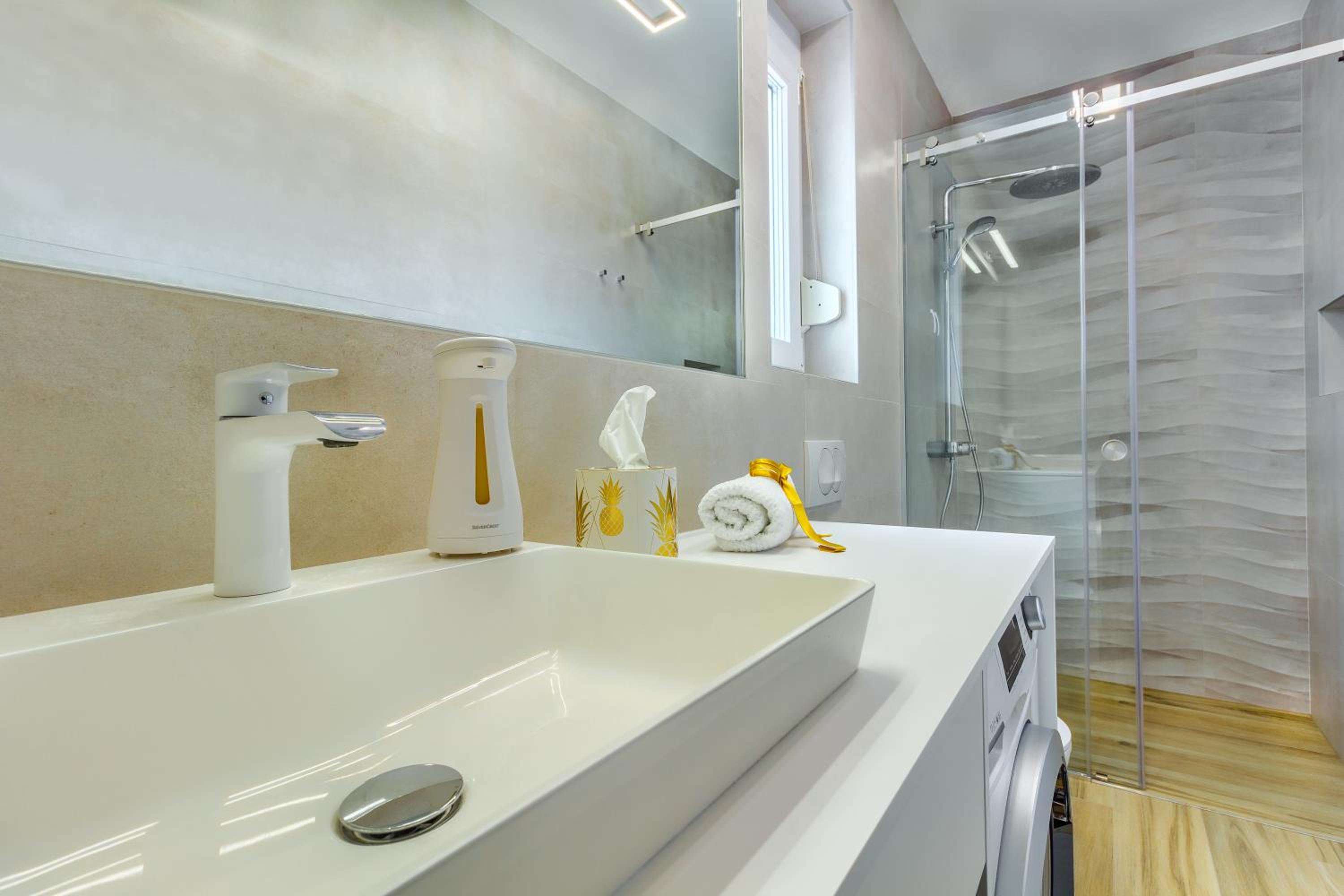 White Residence Luxury Apartment Bibinje