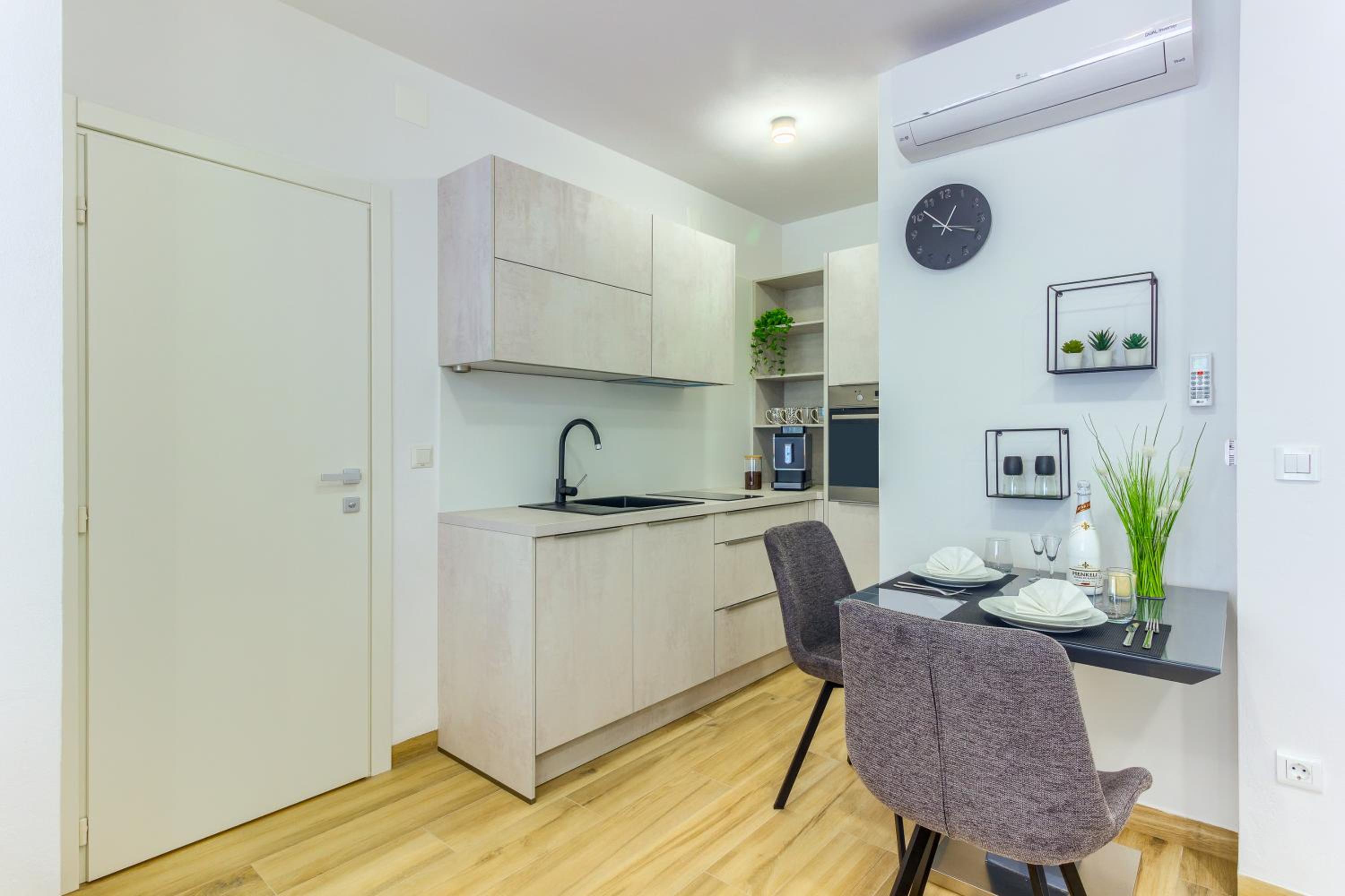 White Residence Luxury Apartment Bibinje