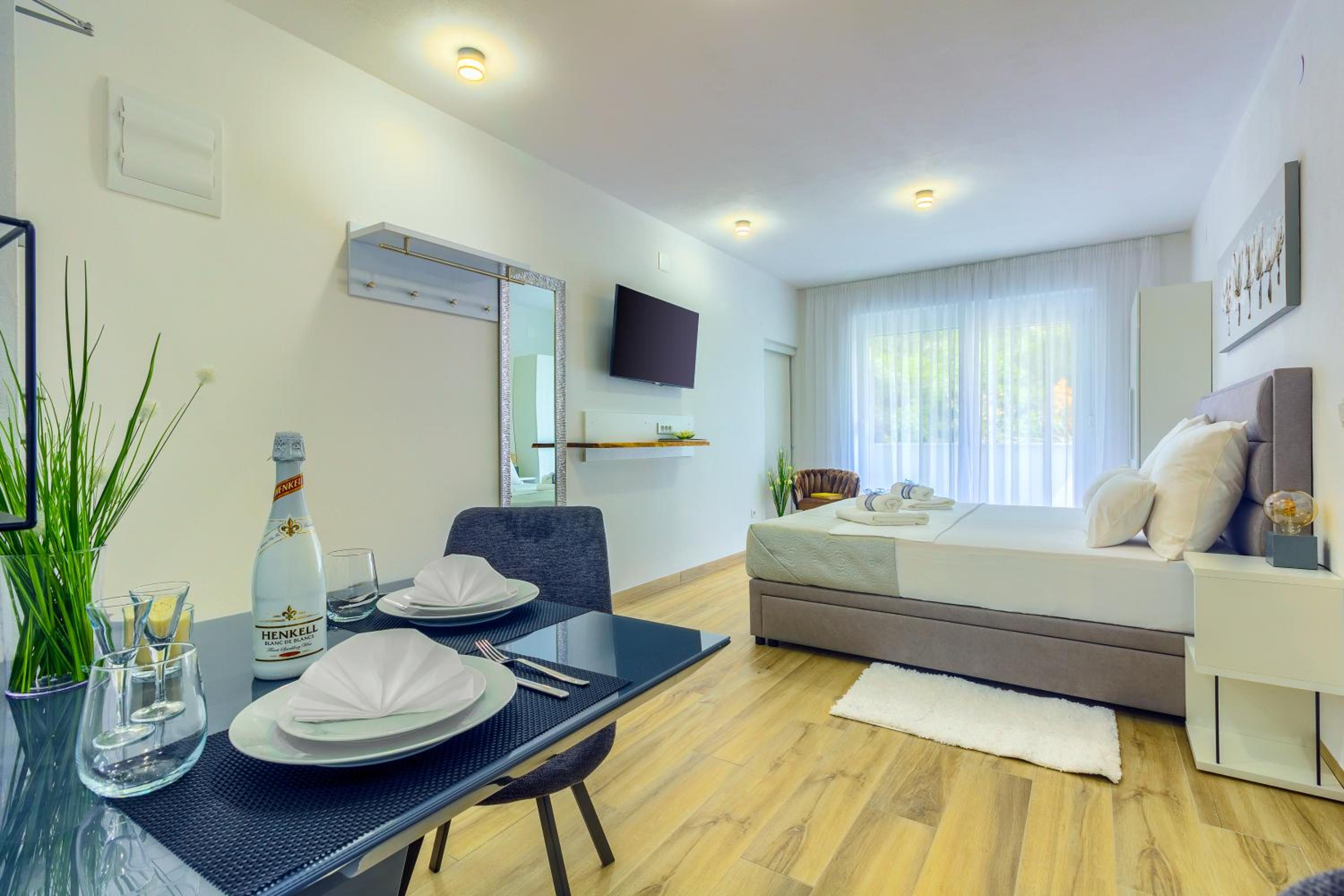 White Residence Luxury Apartment Bibinje