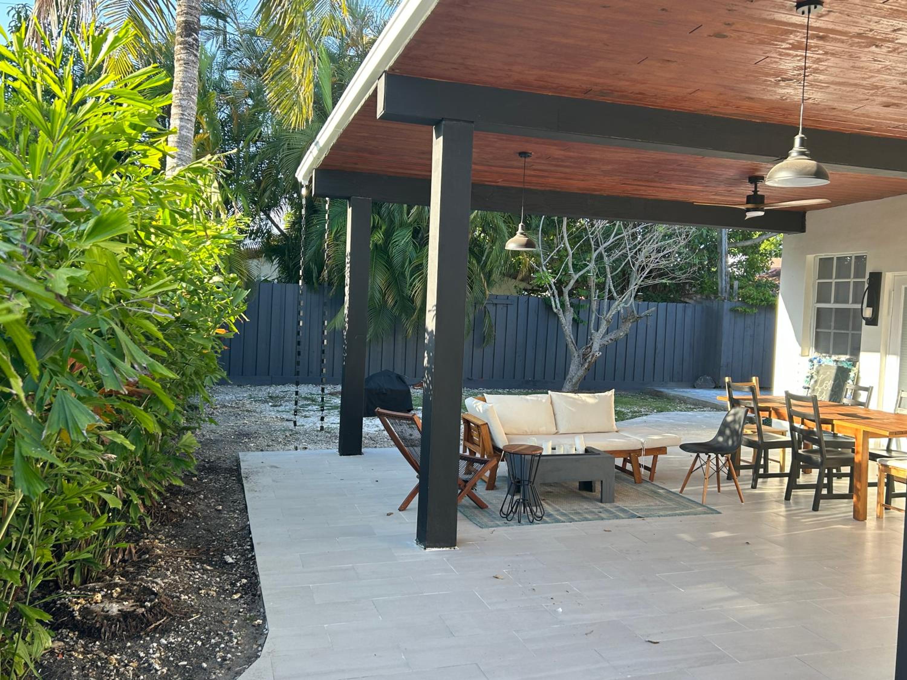 Amazing 3-bedroom modern home in Coral Gables area