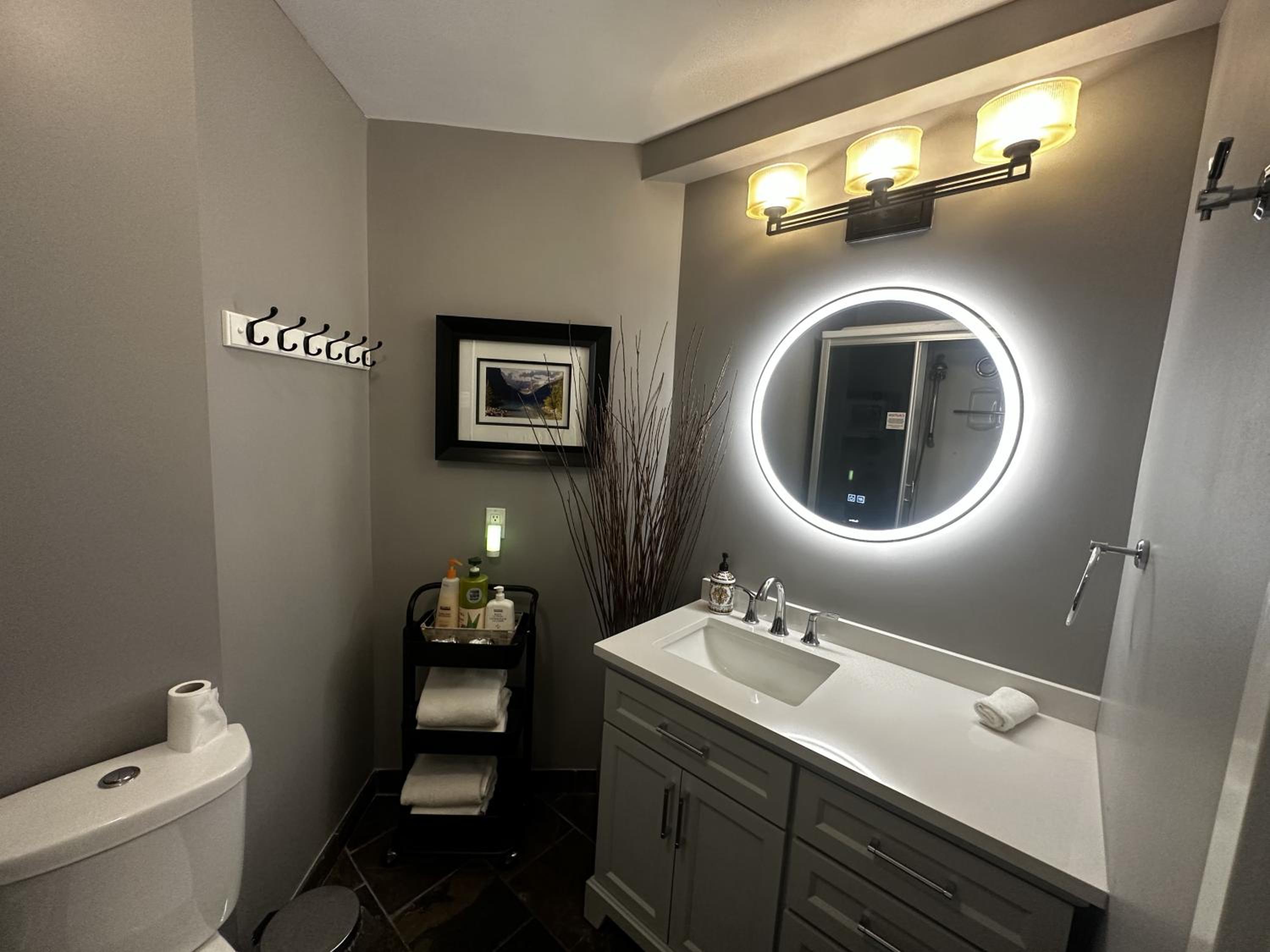Luxury Two Queen Beds Condo - Grande Rockies Resort Indoor Parking Pool Hot tub GYM